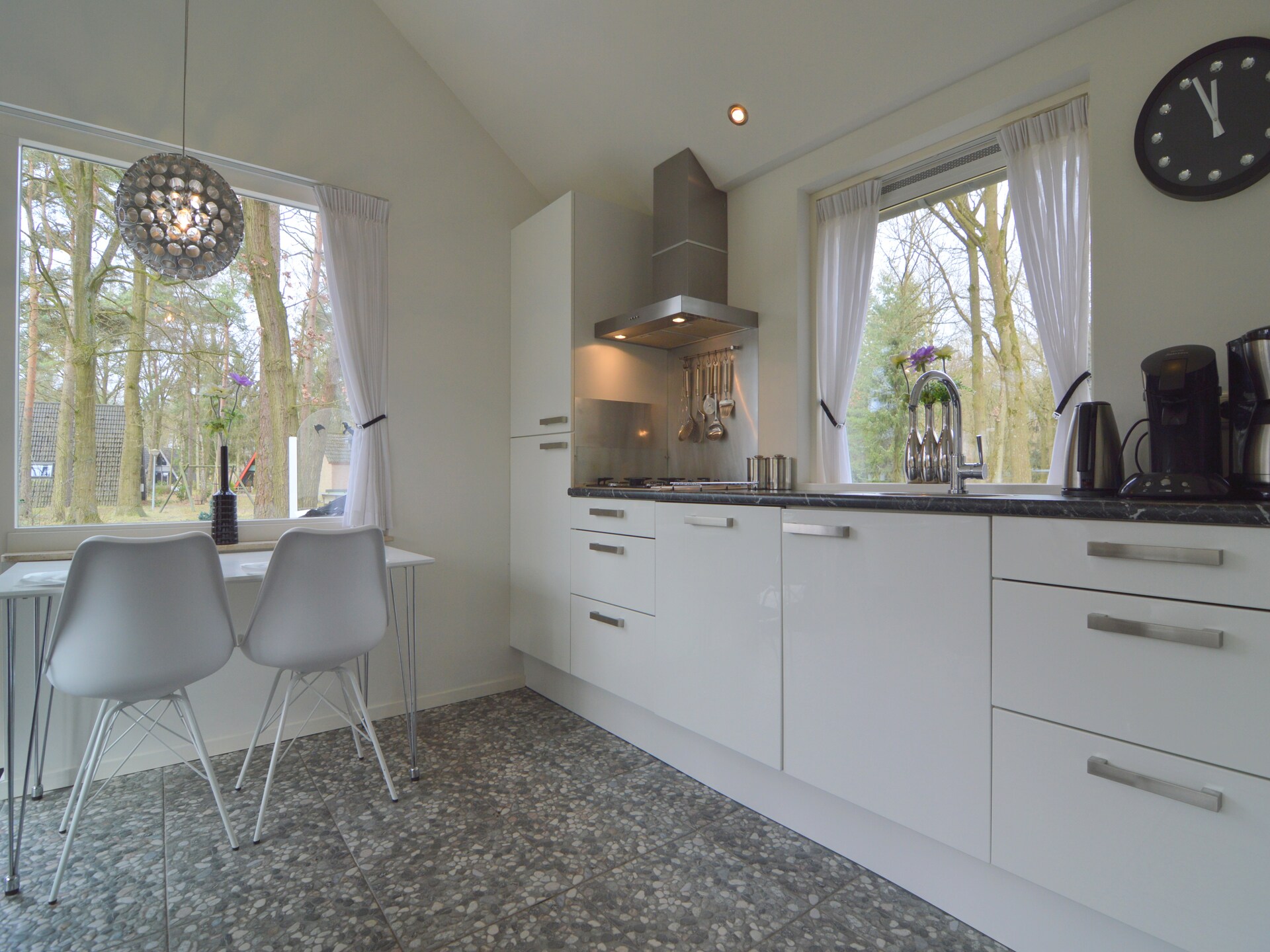 Knusse bosbungalow in Stramproy met terras aan de vijver - foto 12