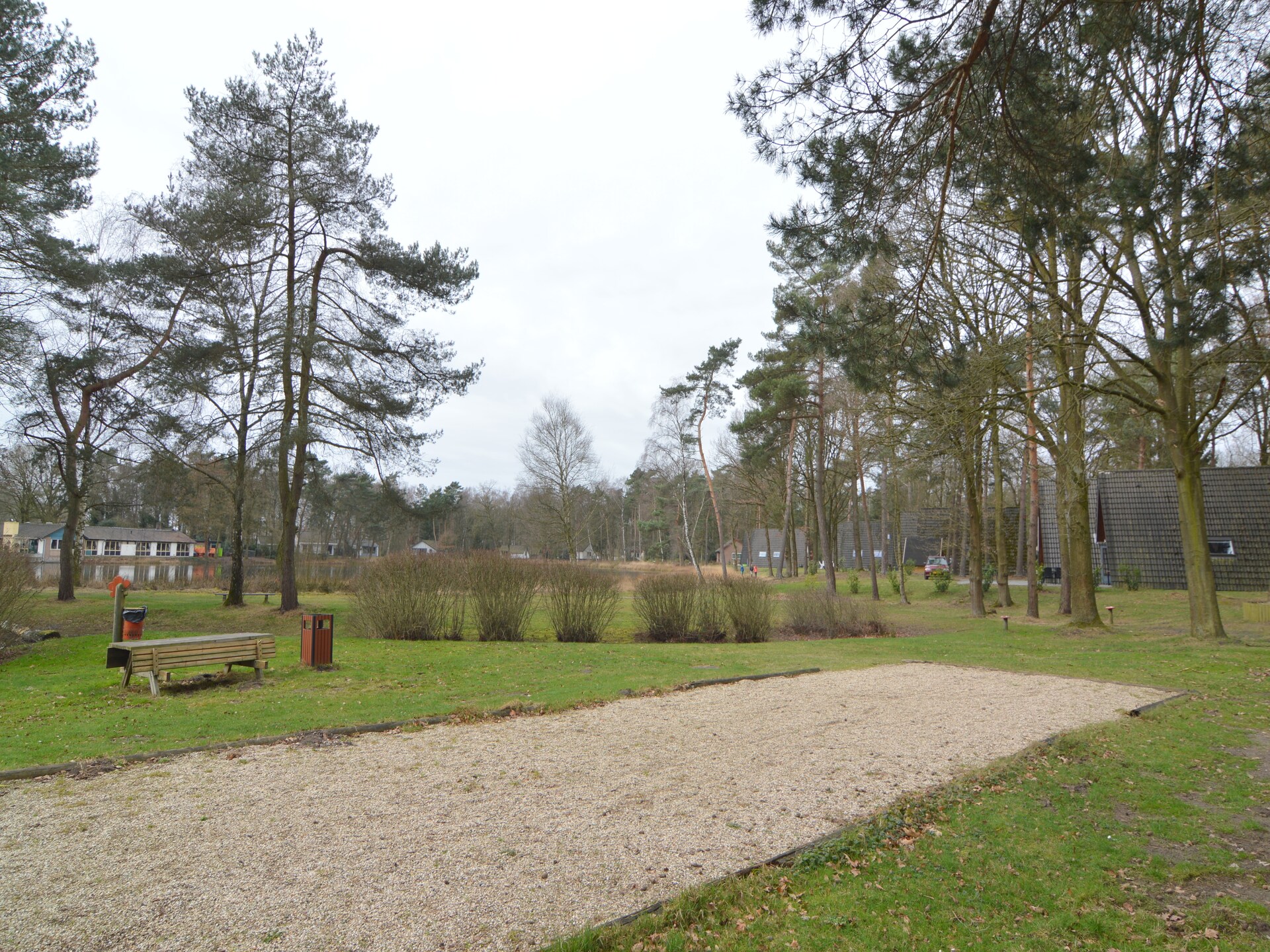 Knusse bosbungalow in Stramproy met terras aan de vijver - foto 26