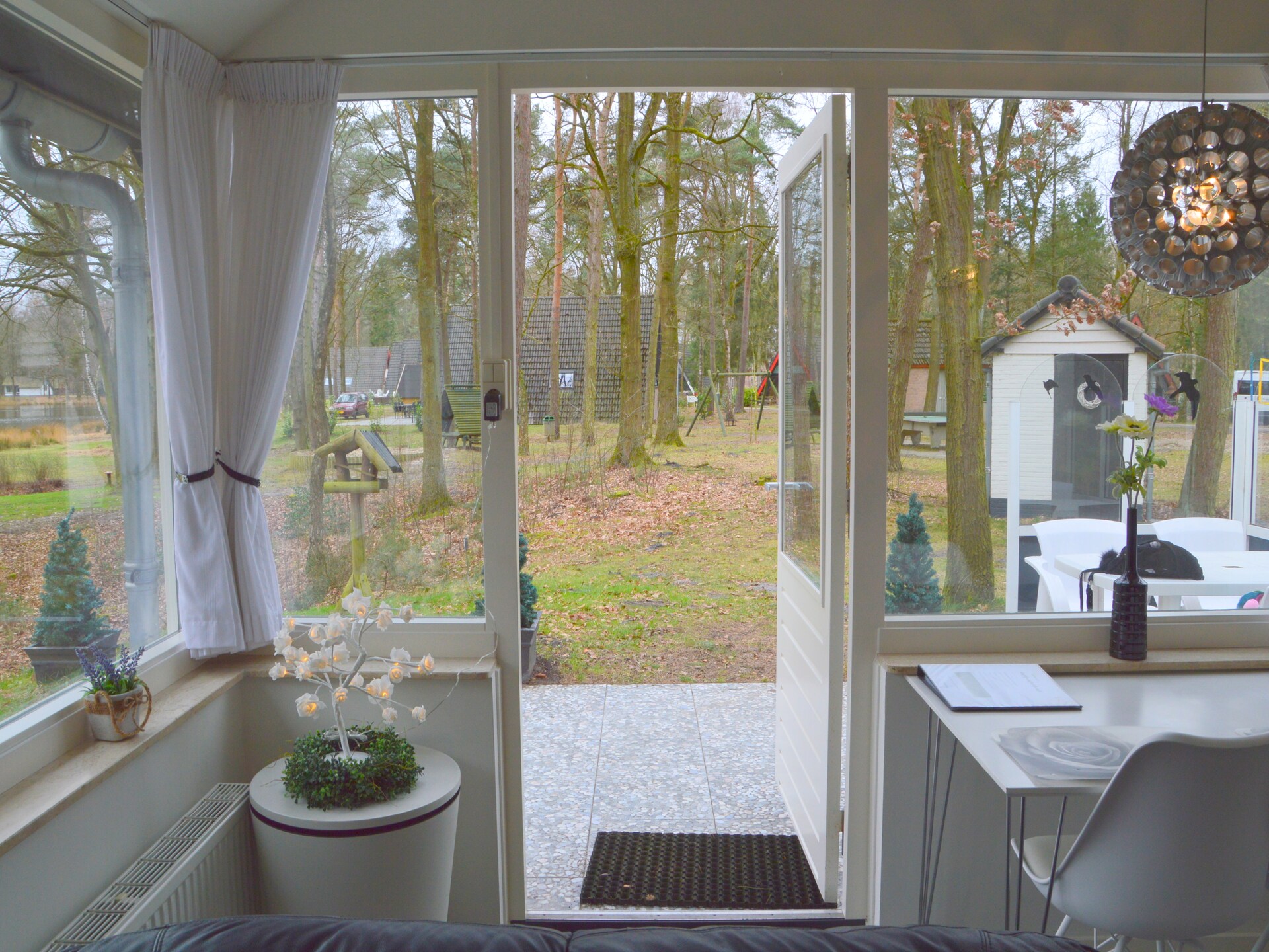 Knusse bosbungalow in Stramproy met terras aan de vijver - foto 7