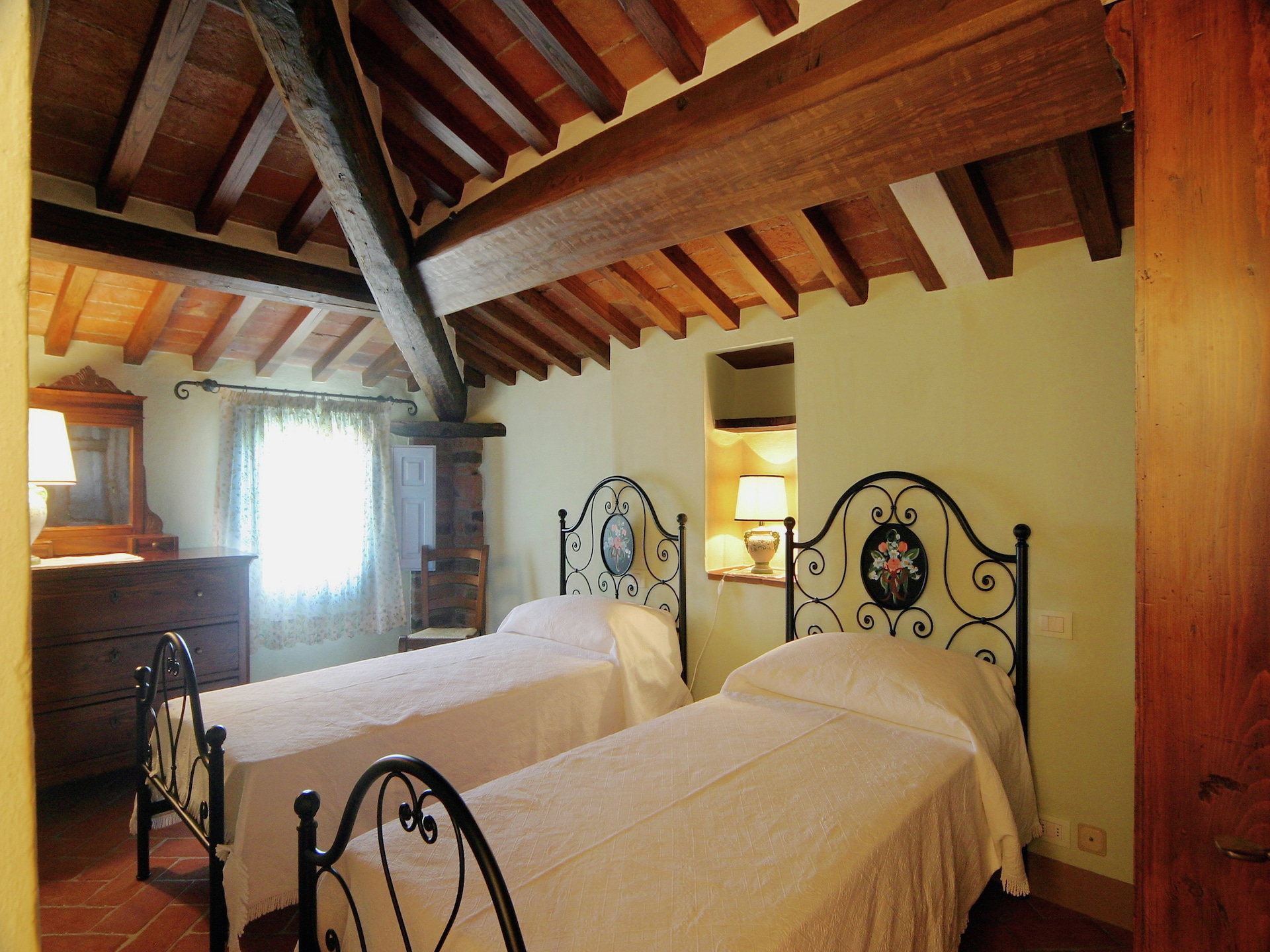 Op 1,0 km van centrum Cortona: Ruime villa met privézwembad - foto 29
