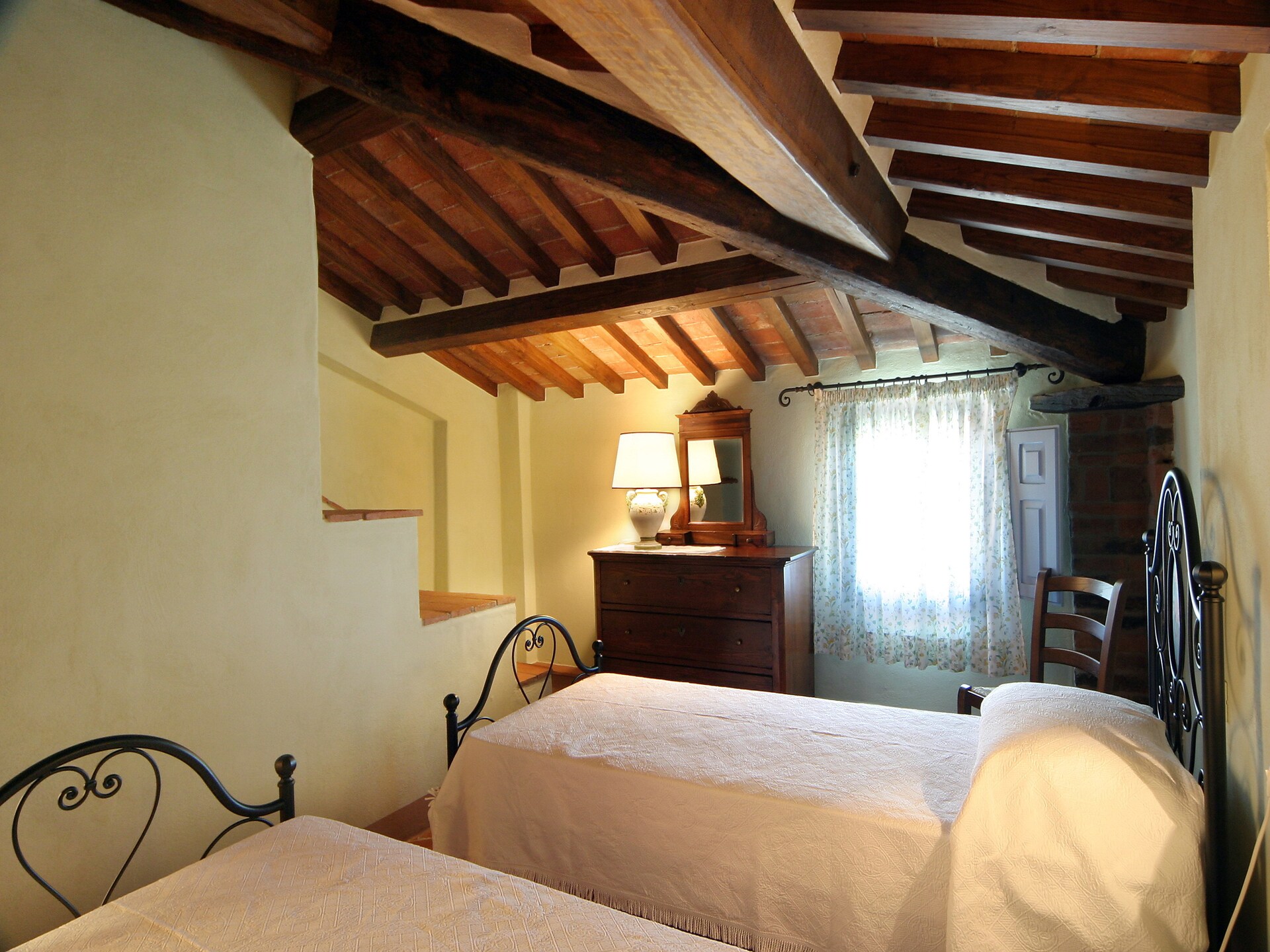 Op 1,0 km van centrum Cortona: Ruime villa met privézwembad - foto 30
