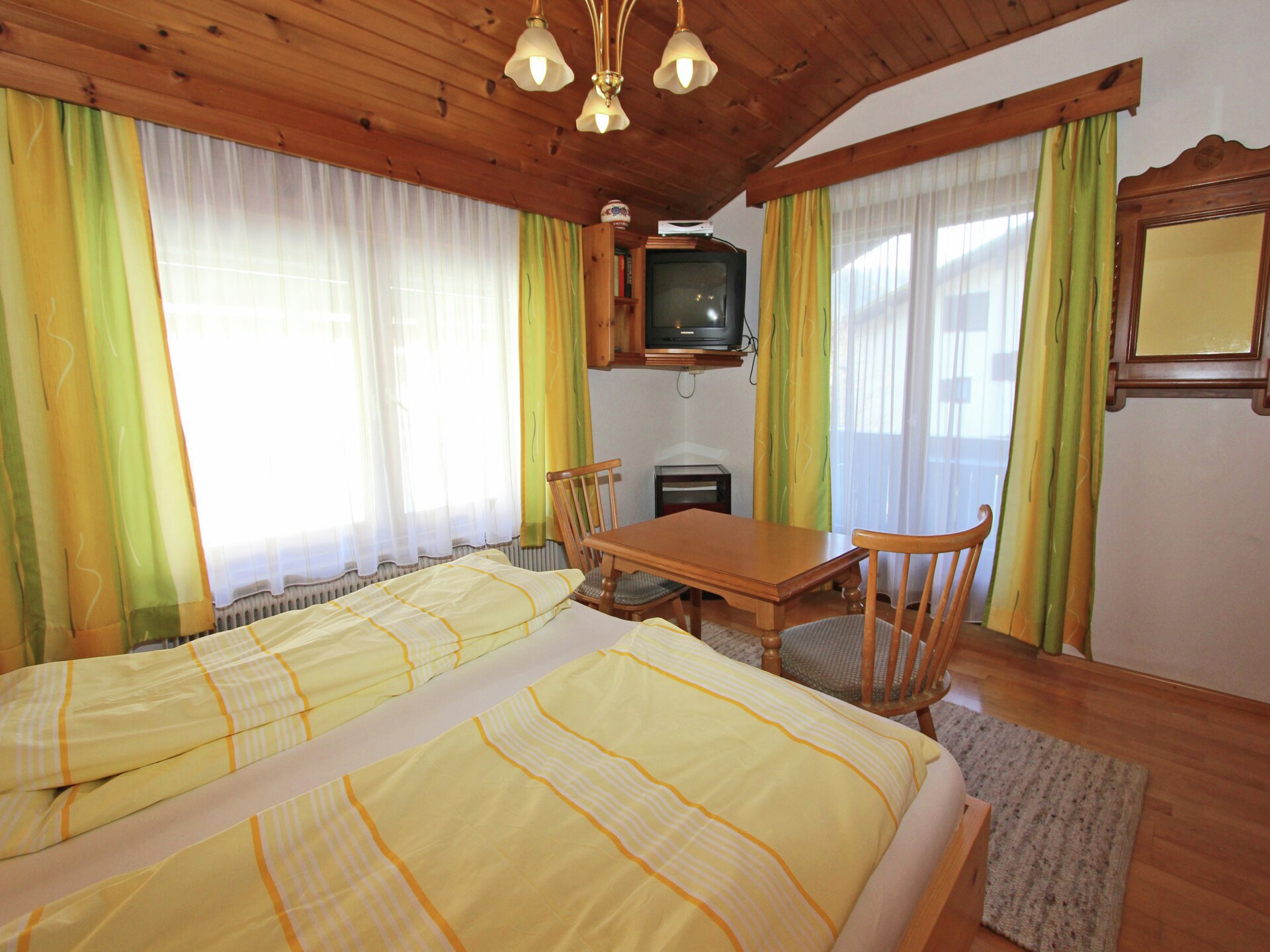 Ruim 8-persoons appartement aan de golfbaan bij Fügen - foto 24