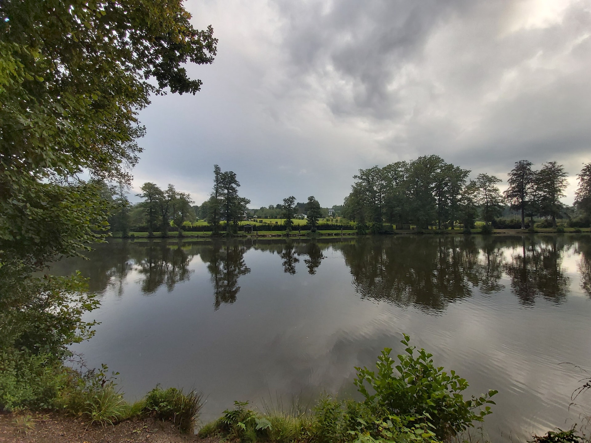 10-persoons vakantiehuis met themakamers en avontuurlijke tuin in La Reid - foto 13