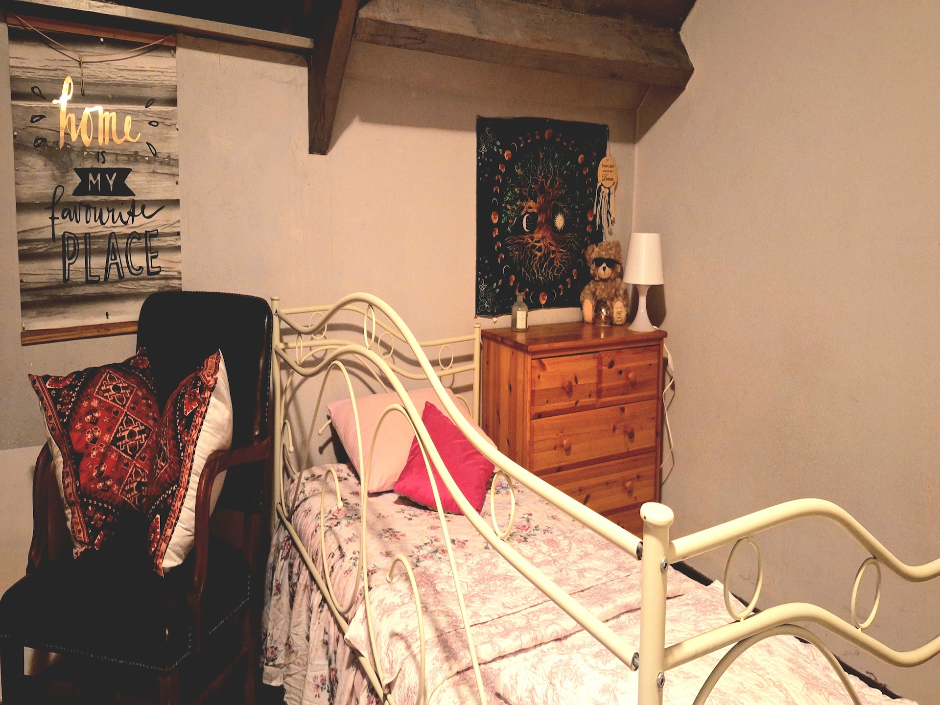 10-persoons vakantiehuis met themakamers en avontuurlijke tuin in La Reid - foto 22