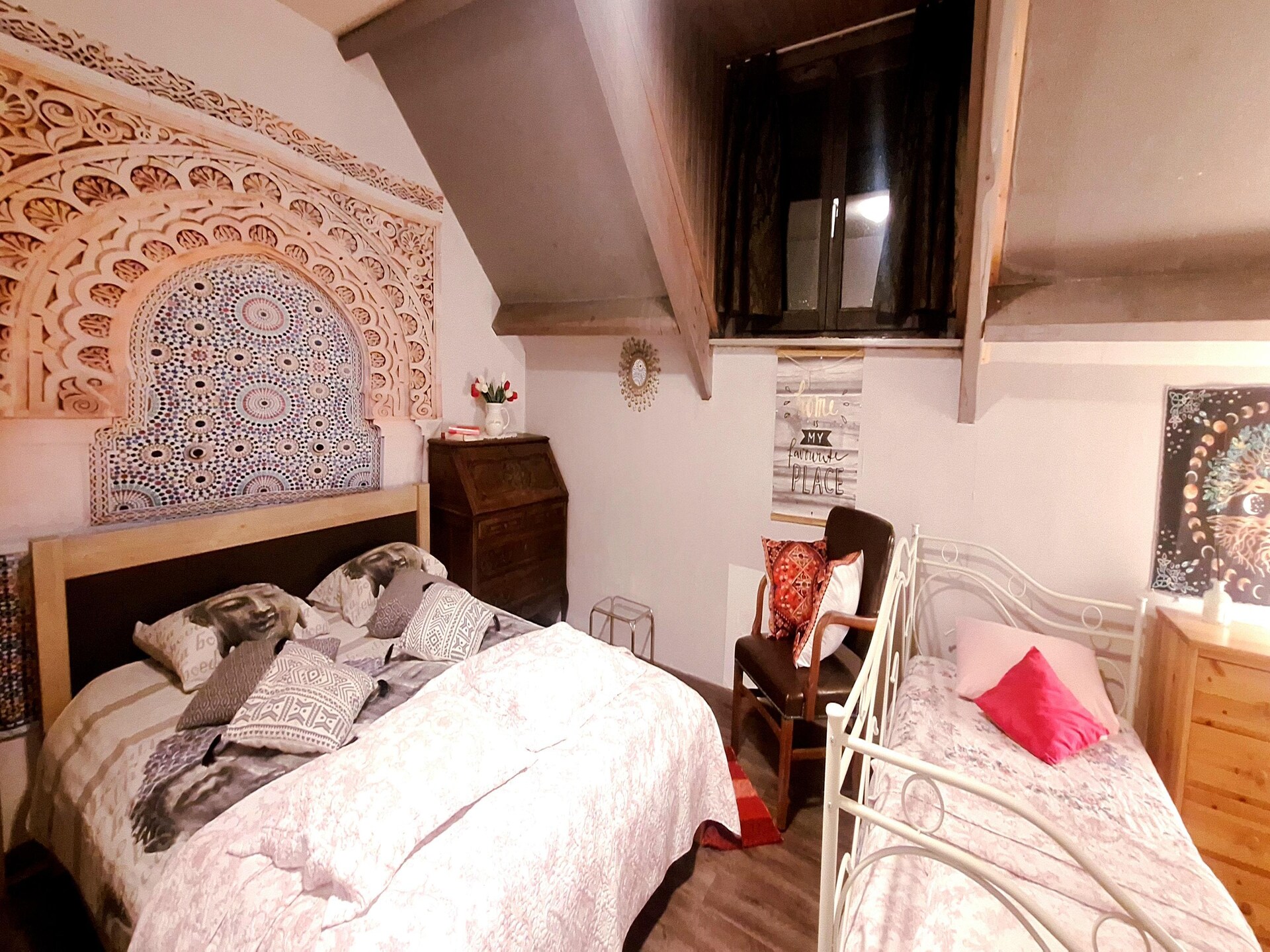 10-persoons vakantiehuis met themakamers en avontuurlijke tuin in La Reid - foto 23