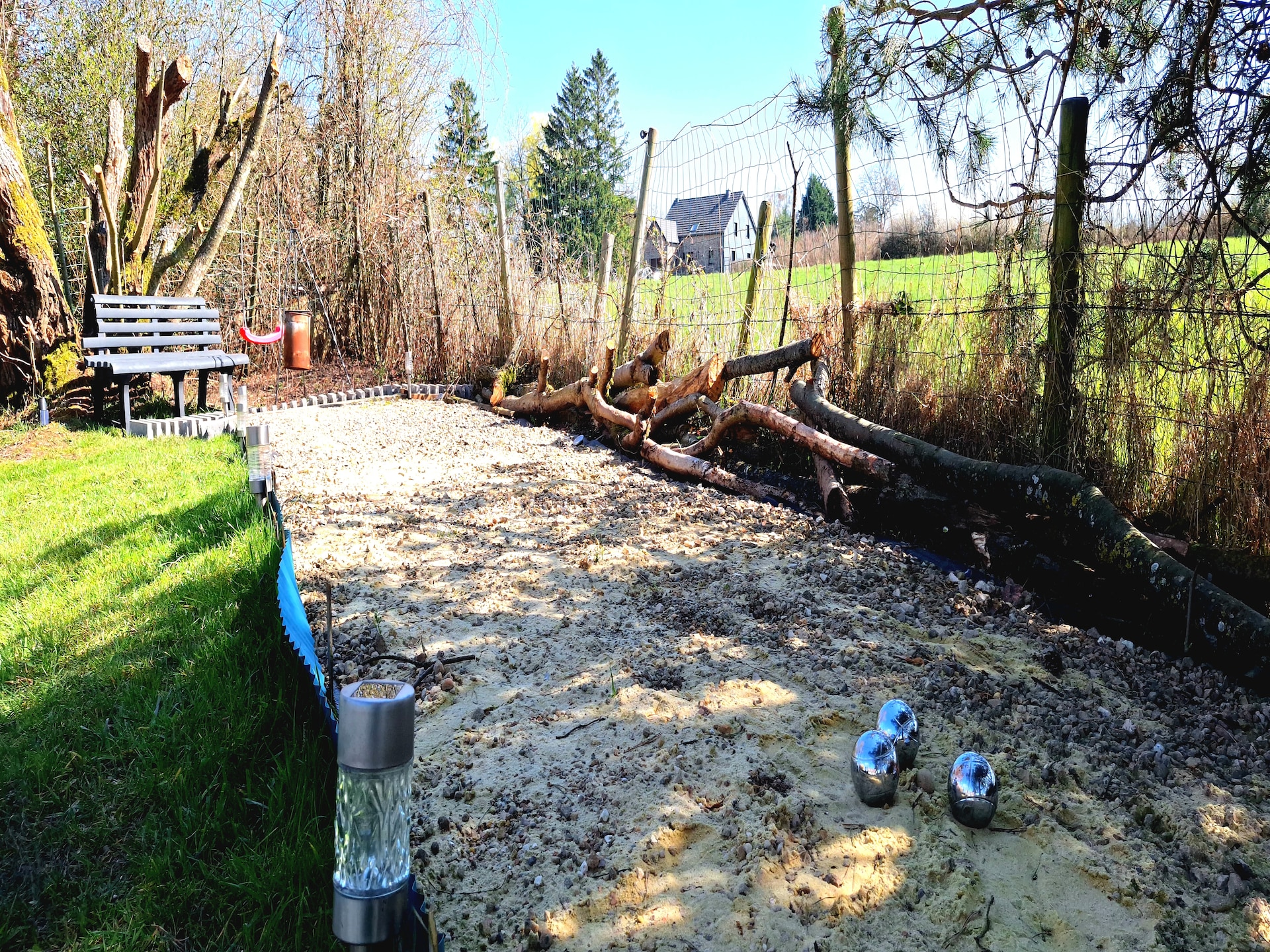 10-persoons vakantiehuis met themakamers en avontuurlijke tuin in La Reid - foto 28