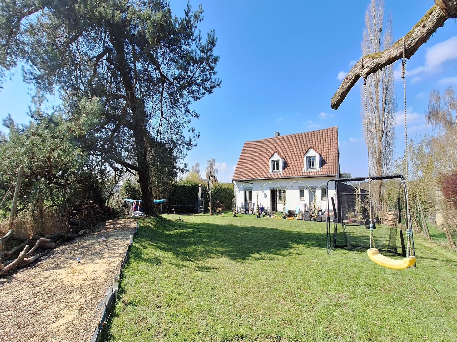 10-persoons vakantiehuis met themakamers en avontuurlijke tuin in La Reid - foto 1