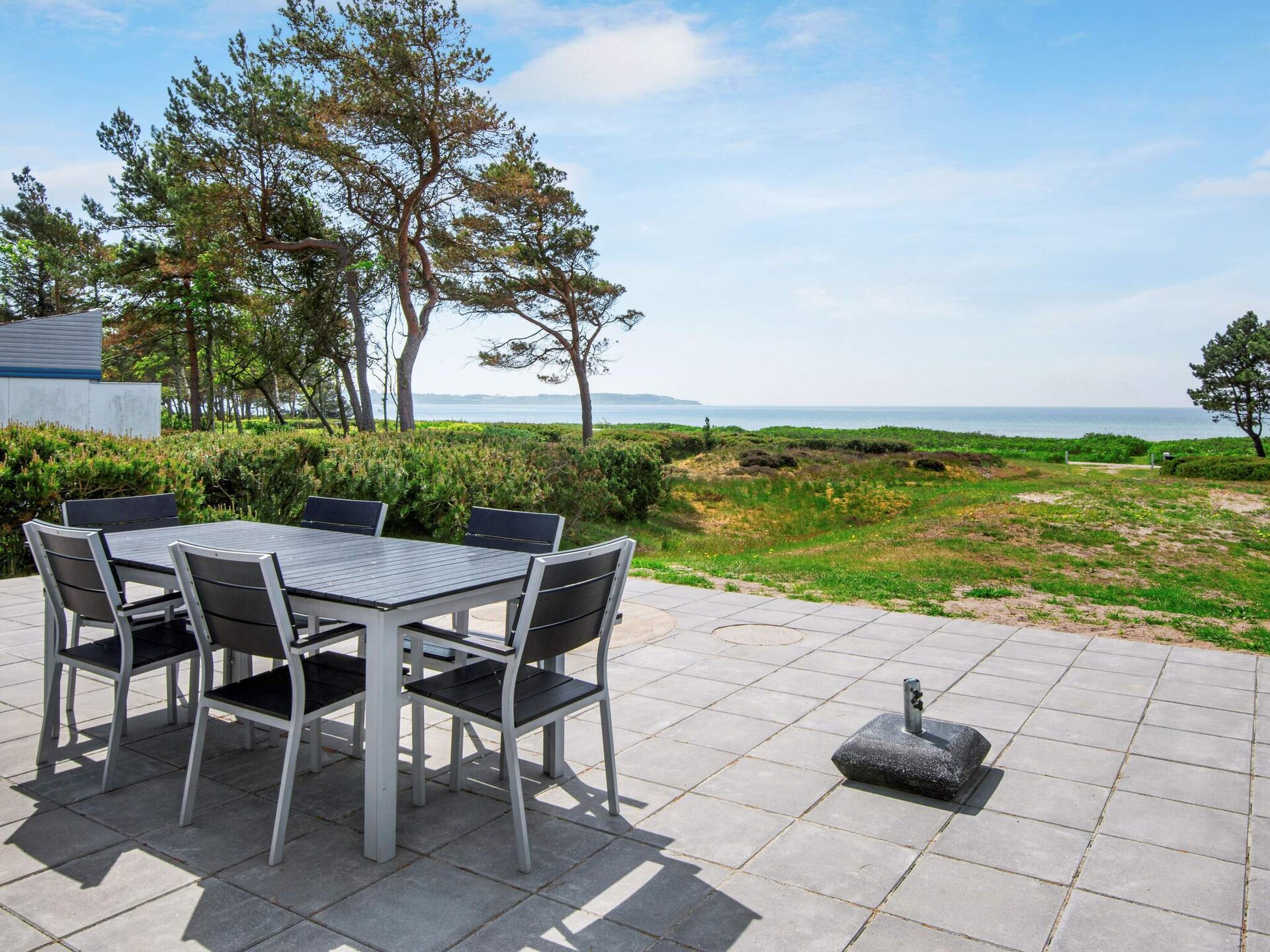 Licht vakantiehuis op 50 meter van de Aarhusbaai met panoramisch waterzicht - foto 3