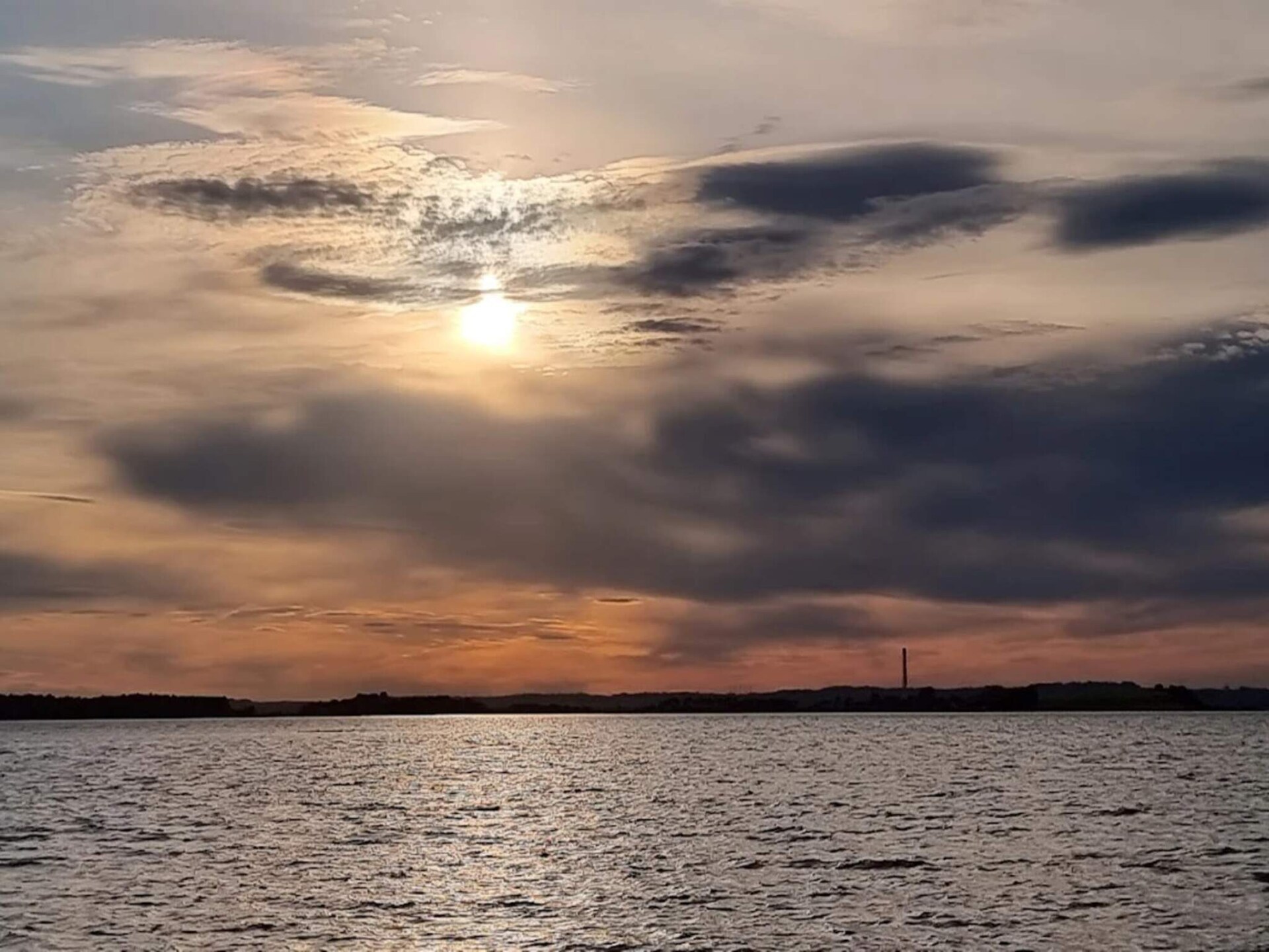 Licht vakantiehuis op 50 meter van de Aarhusbaai met panoramisch waterzicht - foto 13