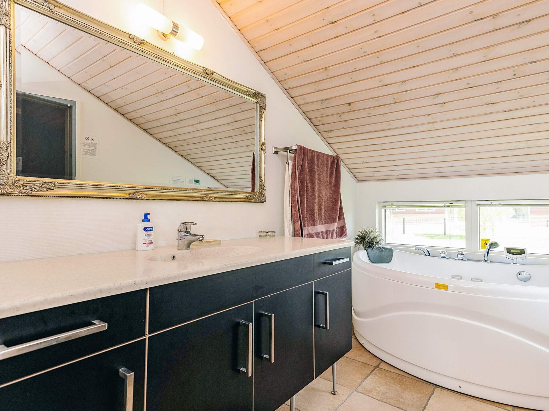 Vrijstaand vakantiehuis met sauna en whirlpool op 700 meter van de Lollandse kust - foto 35