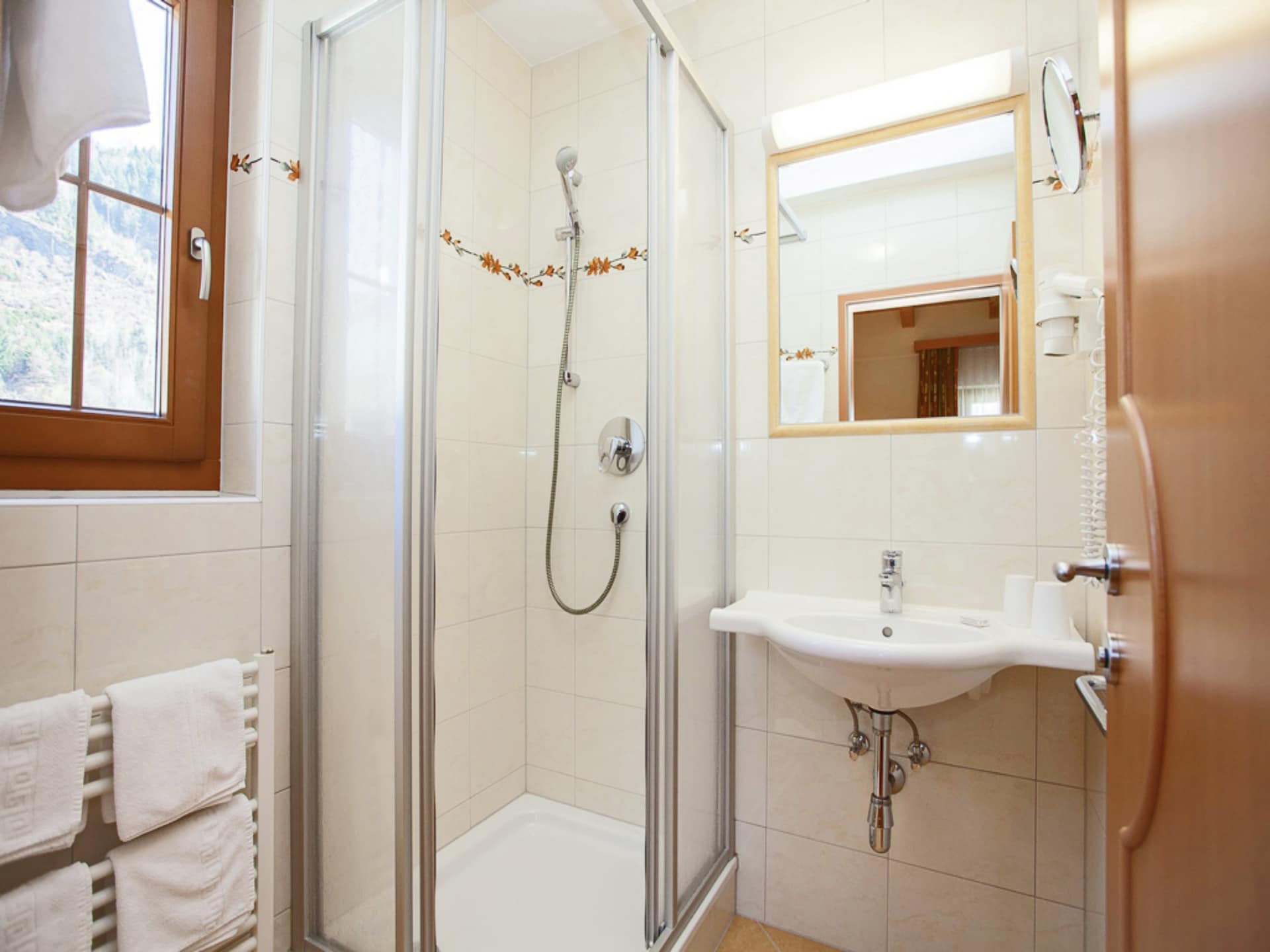 Op 1,0 km van de piste: ruim appartement in centrum van Stumm - foto 19