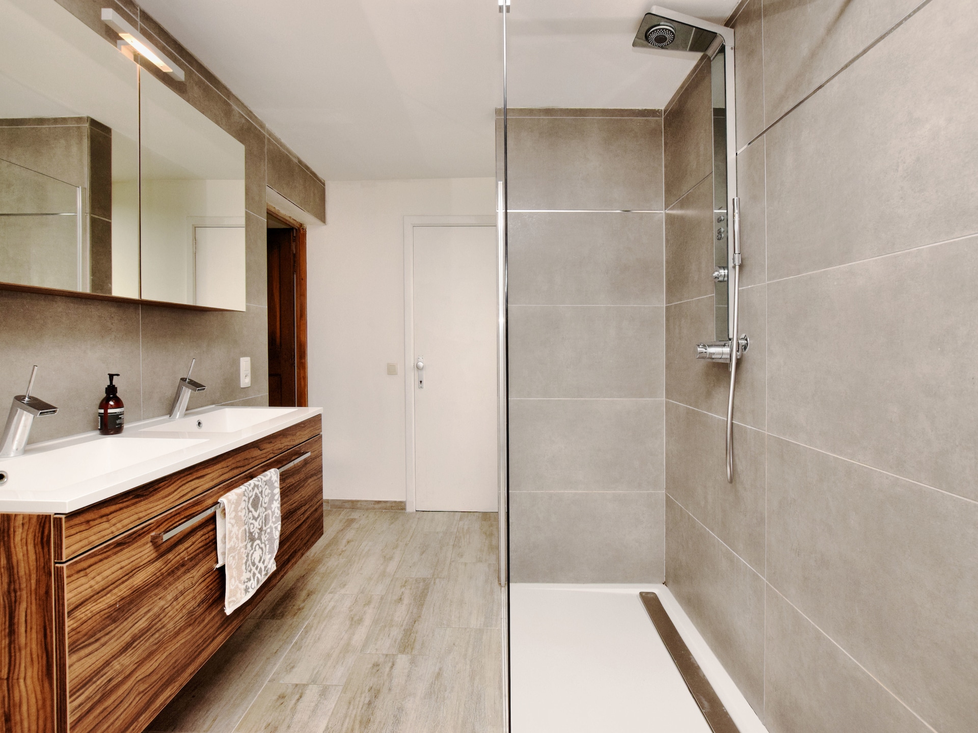 8-persoons vakantiehuis met privézwembad in Virton - foto 24