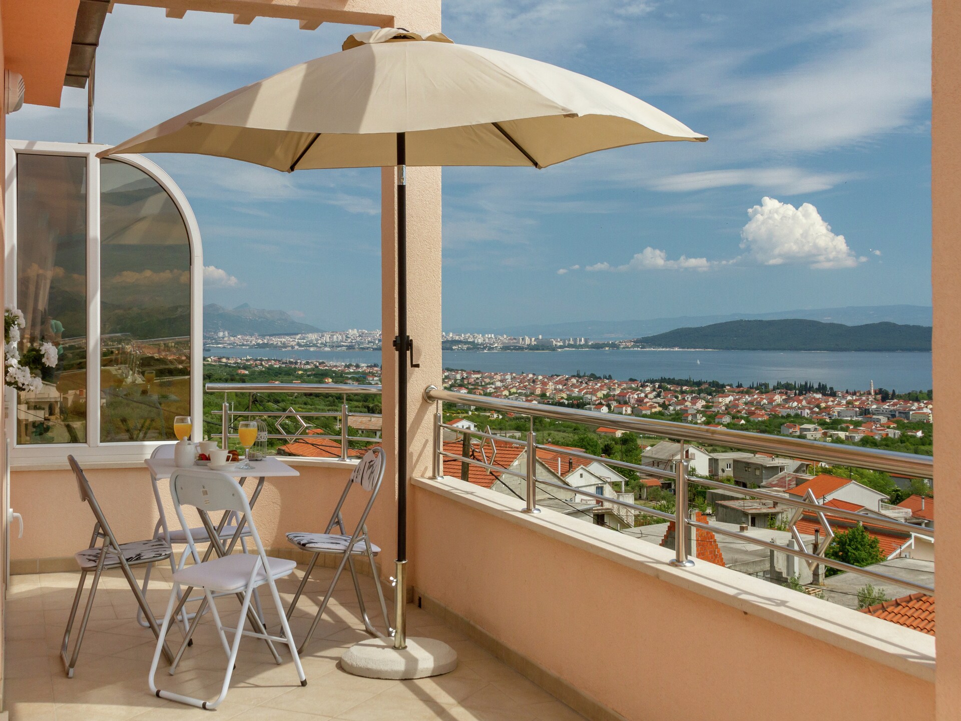 Modern Panorama Apartment in rustig Kaštel Stari - foto 12