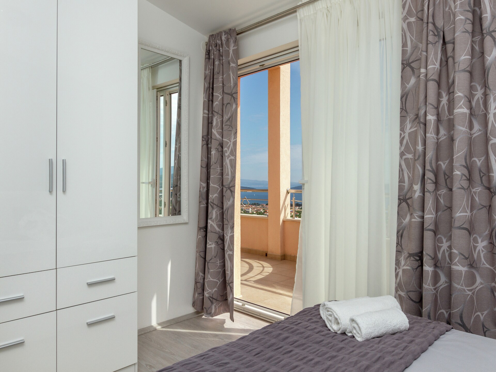 Modern Panorama Apartment in rustig Kaštel Stari - foto 11