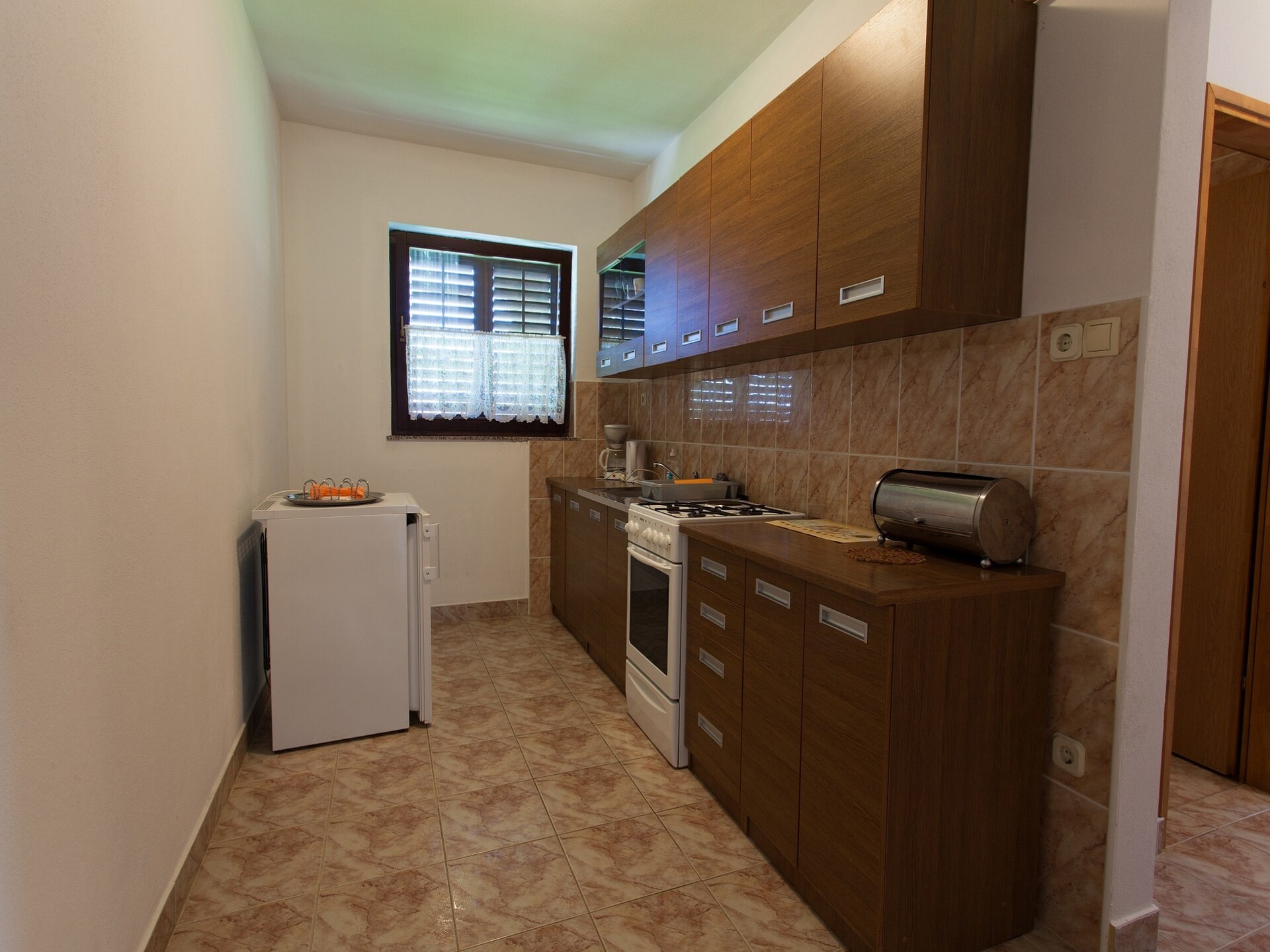 Appartement Oreskovic: Comfortabel vakantieverblijf met dakterras in Vantačići, 500m van zee - foto 8