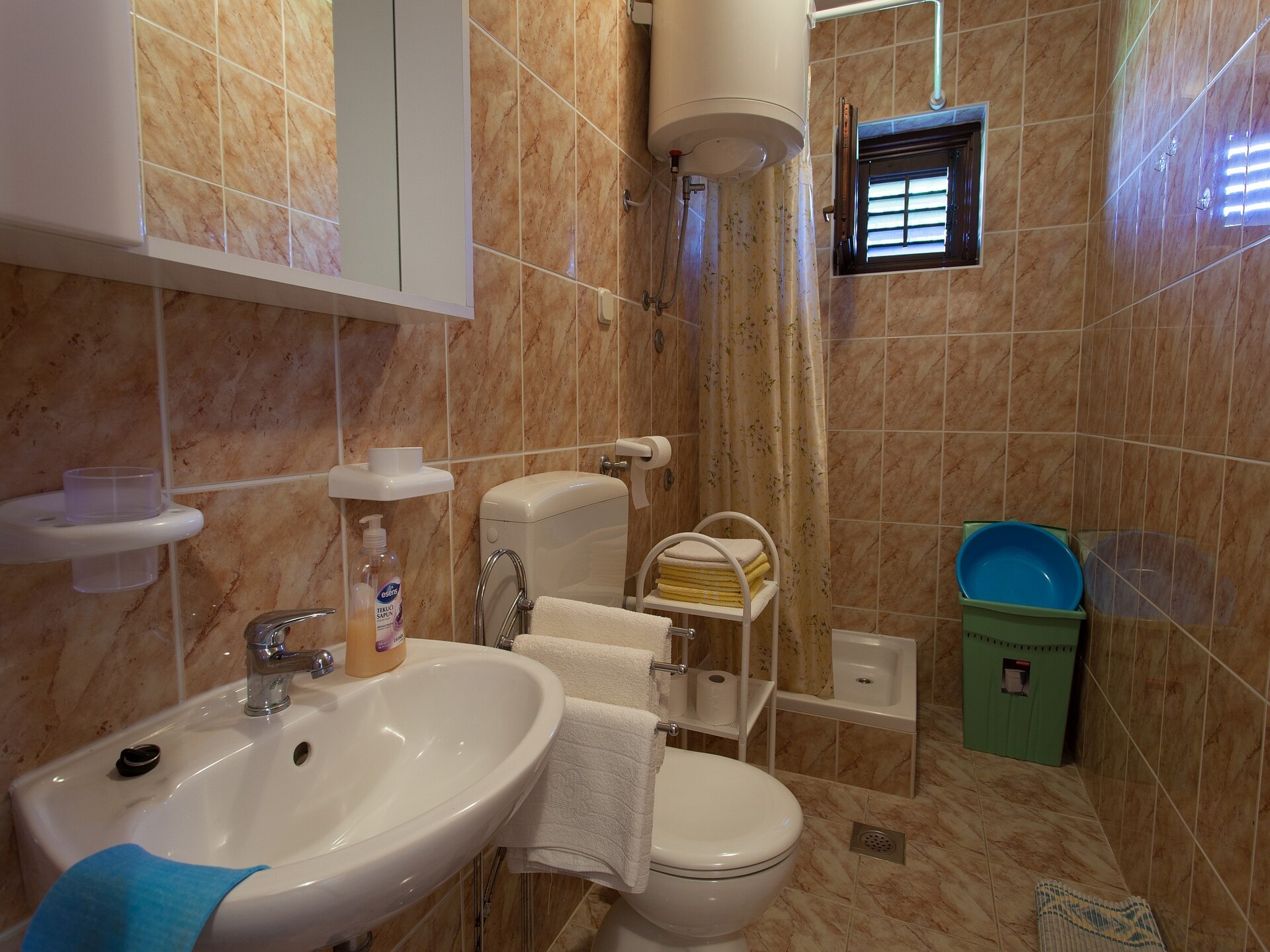 Appartement Oreskovic: Comfortabel vakantieverblijf met dakterras in Vantačići, 500m van zee - foto 11