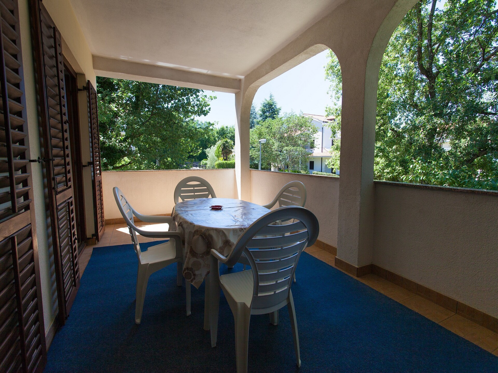 Appartement Oreskovic: Comfortabel vakantieverblijf met dakterras in Vantačići, 500m van zee - foto 5