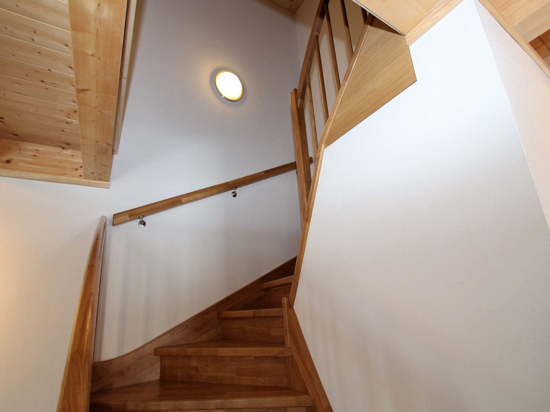 Modern chalet voor 6 personen aan de bosrand, vlakbij skilift en centrum - foto 13