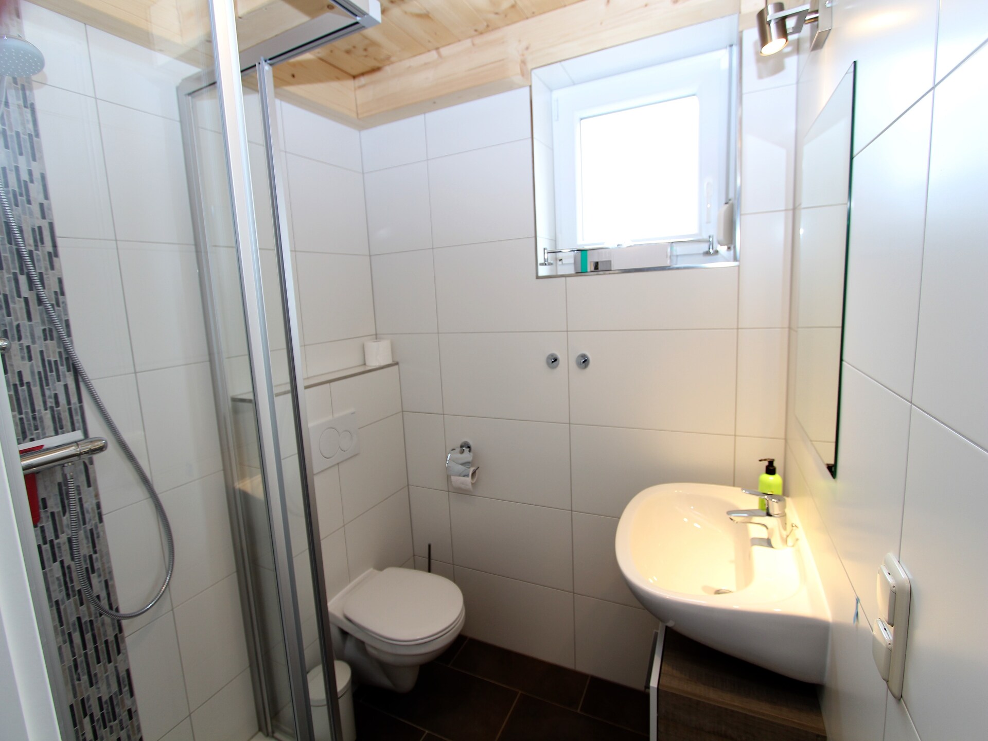 Modern chalet voor 6 personen aan de bosrand, vlakbij skilift en centrum - foto 19
