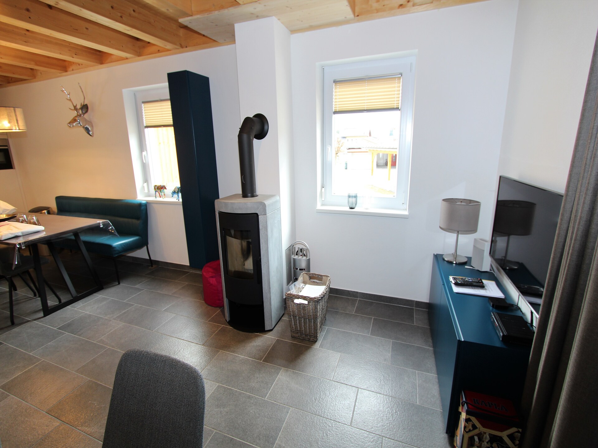 Modern chalet voor 6 personen aan de bosrand, vlakbij skilift en centrum - foto 12