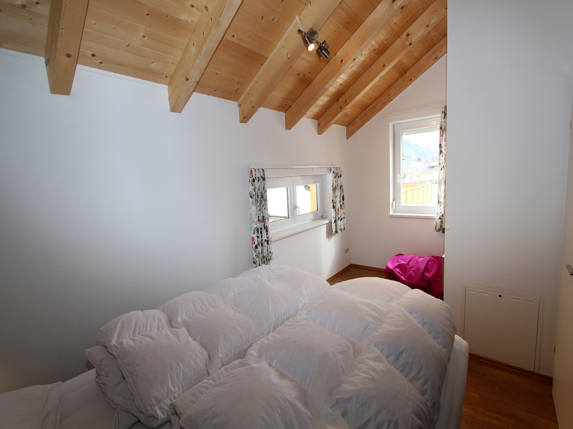 Modern chalet voor 6 personen aan de bosrand, vlakbij skilift en centrum - foto 16