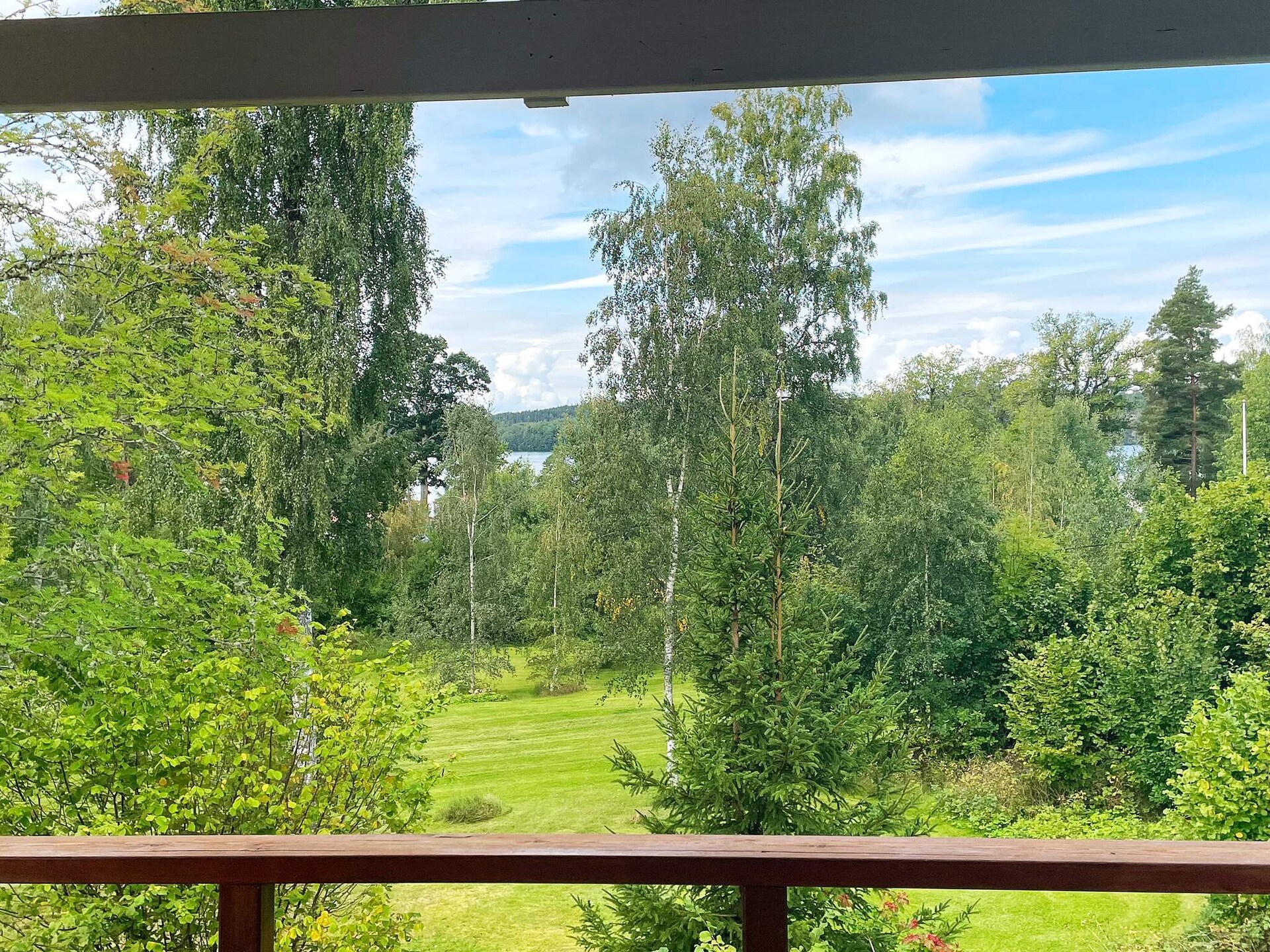 Sfeervolle stuga met hottub en uitzicht op meer Ören bij Gränna - foto 3