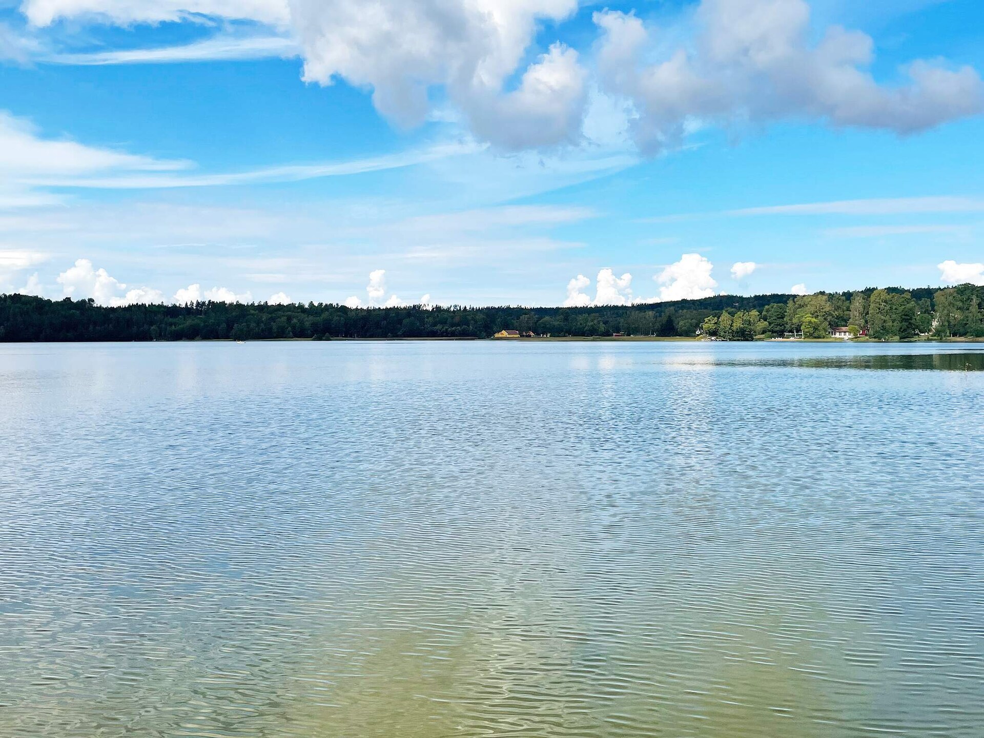 Sfeervolle stuga met hottub en uitzicht op meer Ören bij Gränna - foto 29