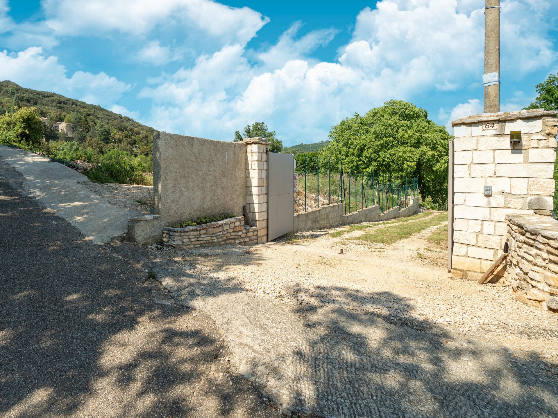 Vrijstaand vakantiehuis met riviertuin en uitzicht op lavendel in Montclus - foto 16