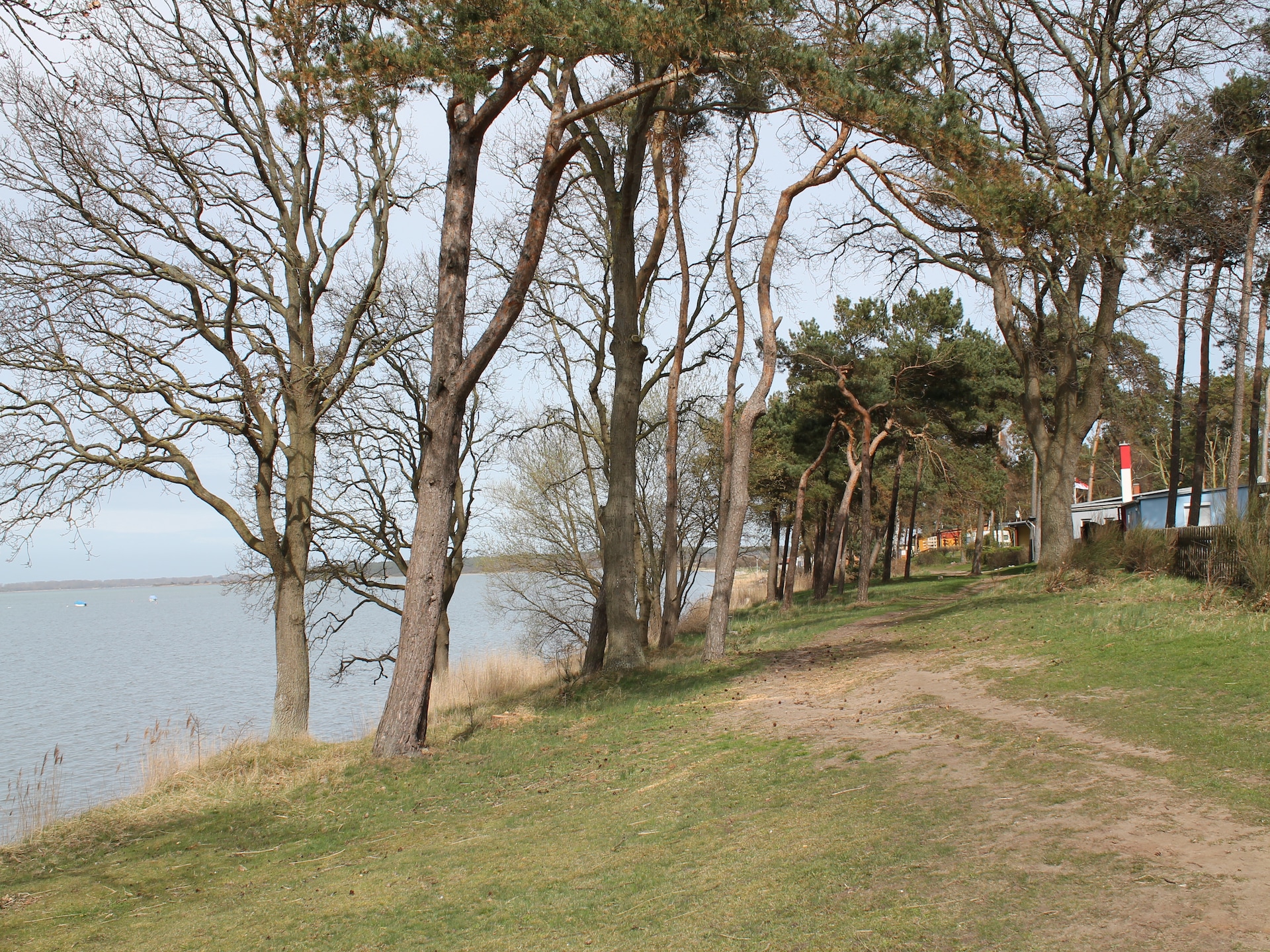 Vrijstaande bungalow direct aan het meer, 20 meter van het strand - foto 28