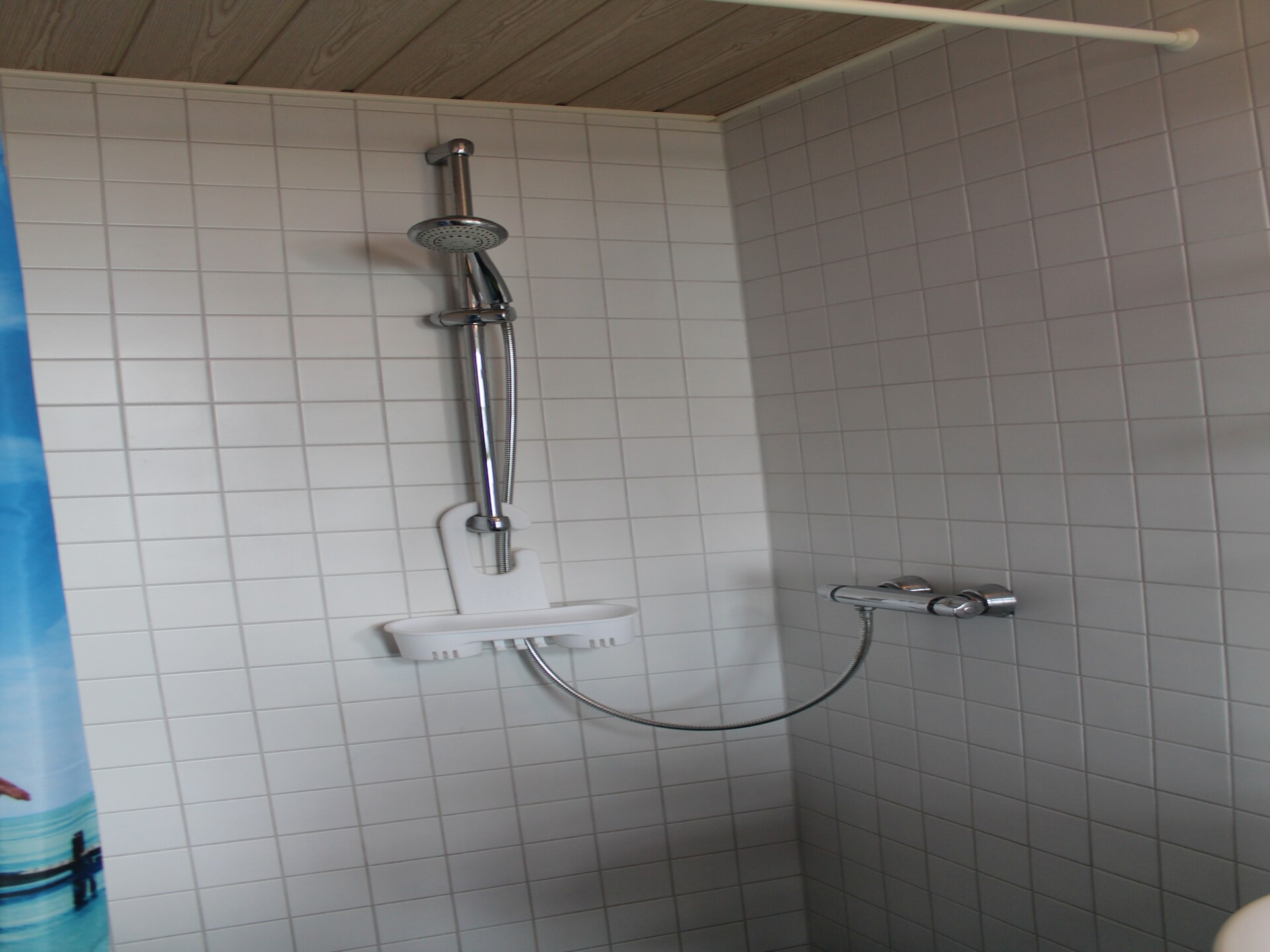 Vrijstaande bungalow direct aan het meer, 20 meter van het strand - foto 23