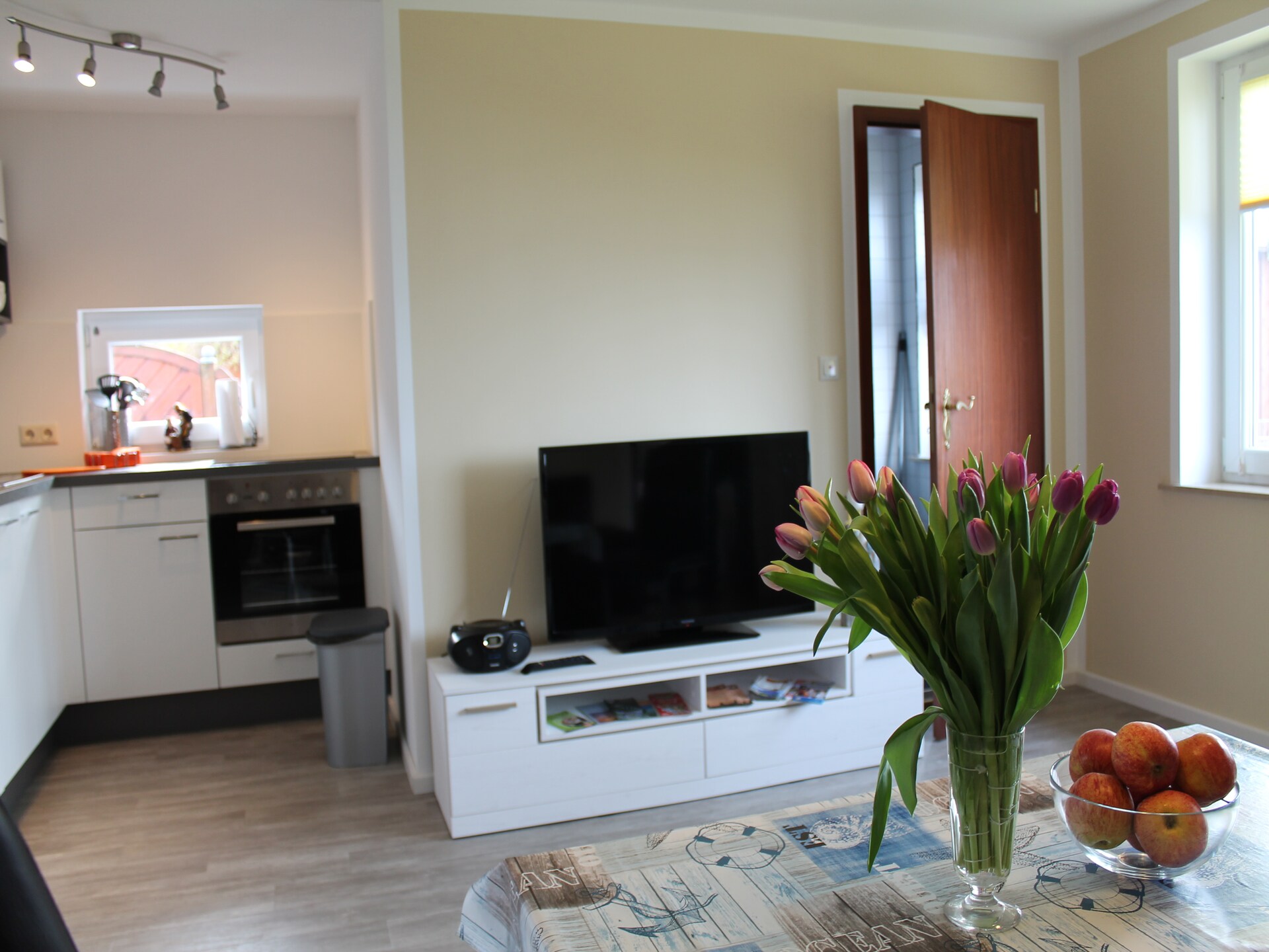Vrijstaande bungalow direct aan het meer, 20 meter van het strand - foto 18