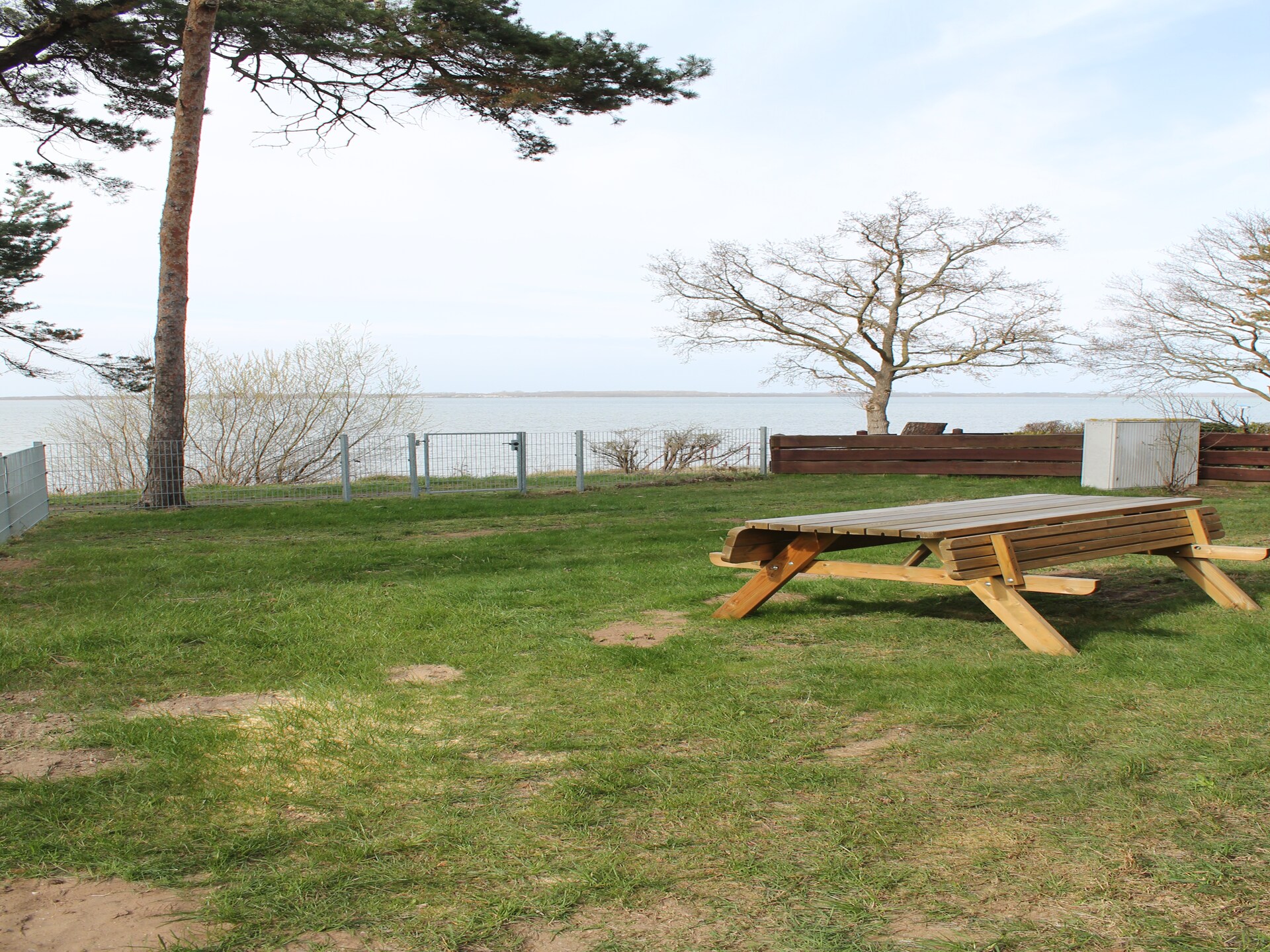 Vrijstaande bungalow direct aan het meer, 20 meter van het strand - foto 26
