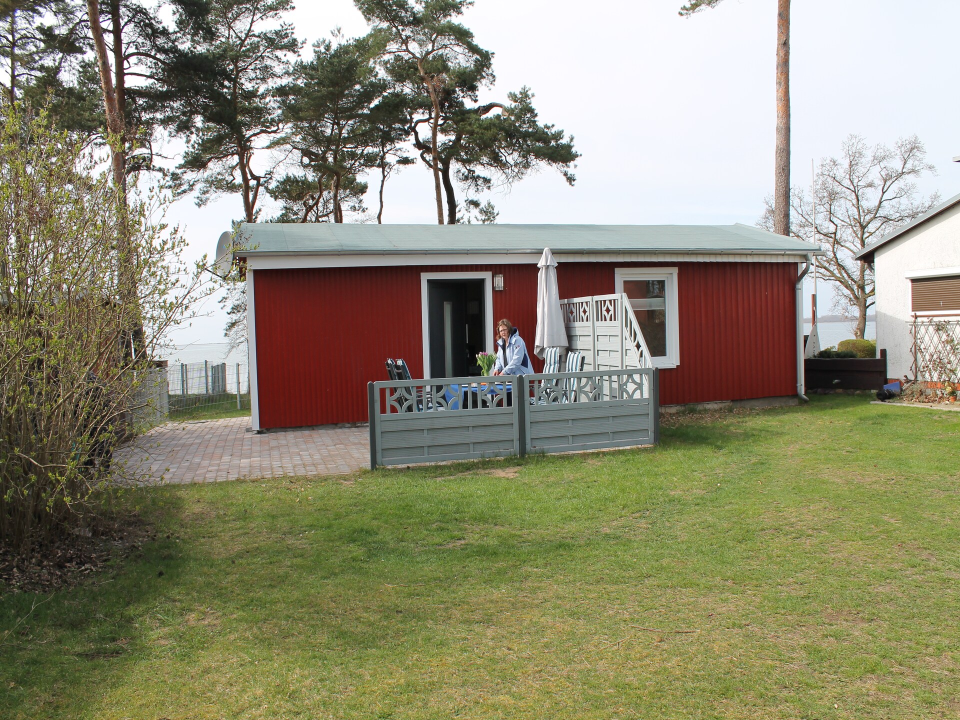 Vrijstaande bungalow direct aan het meer, 20 meter van het strand - foto 39