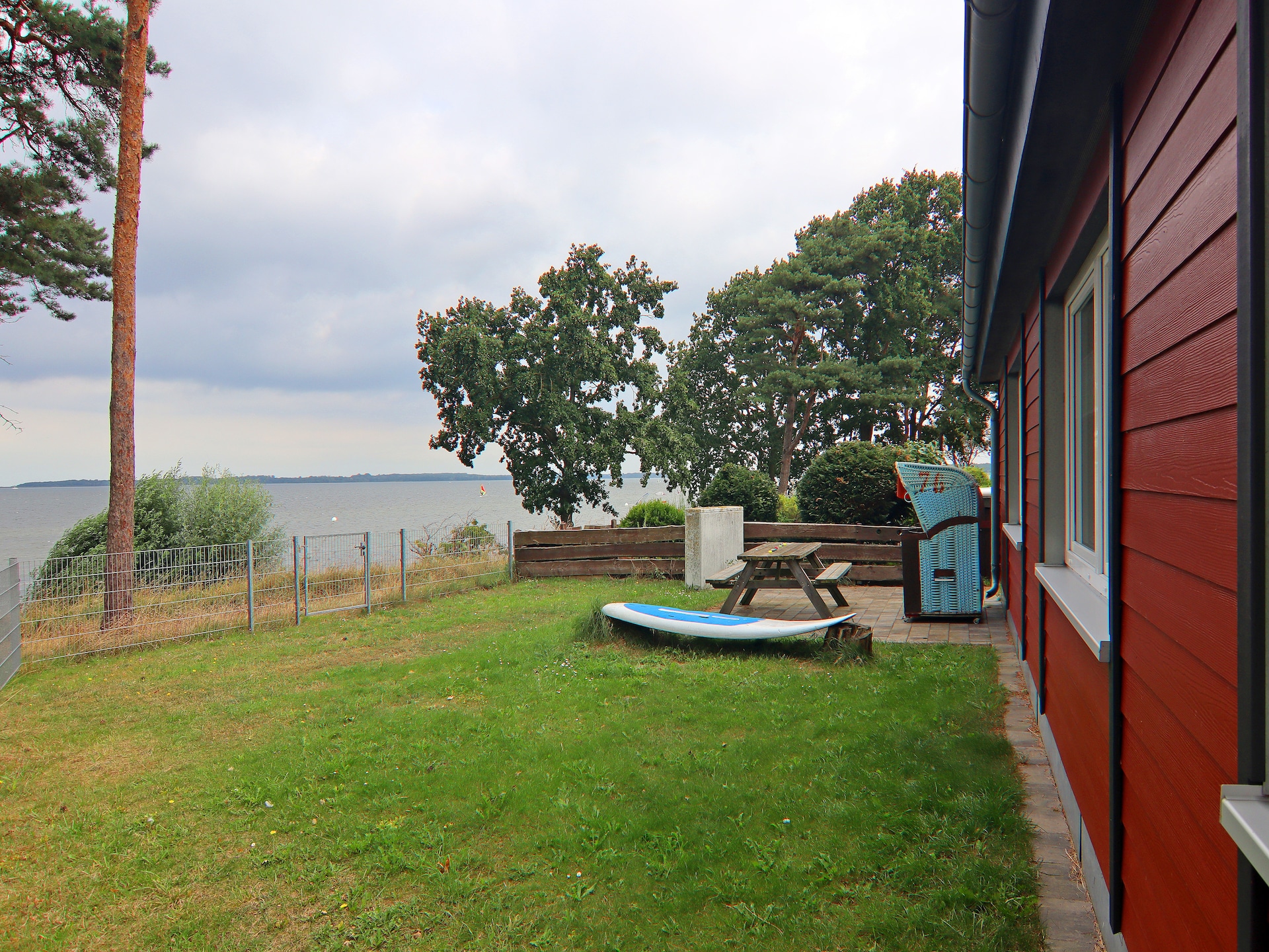 Vrijstaande bungalow direct aan het meer, 20 meter van het strand - foto 24