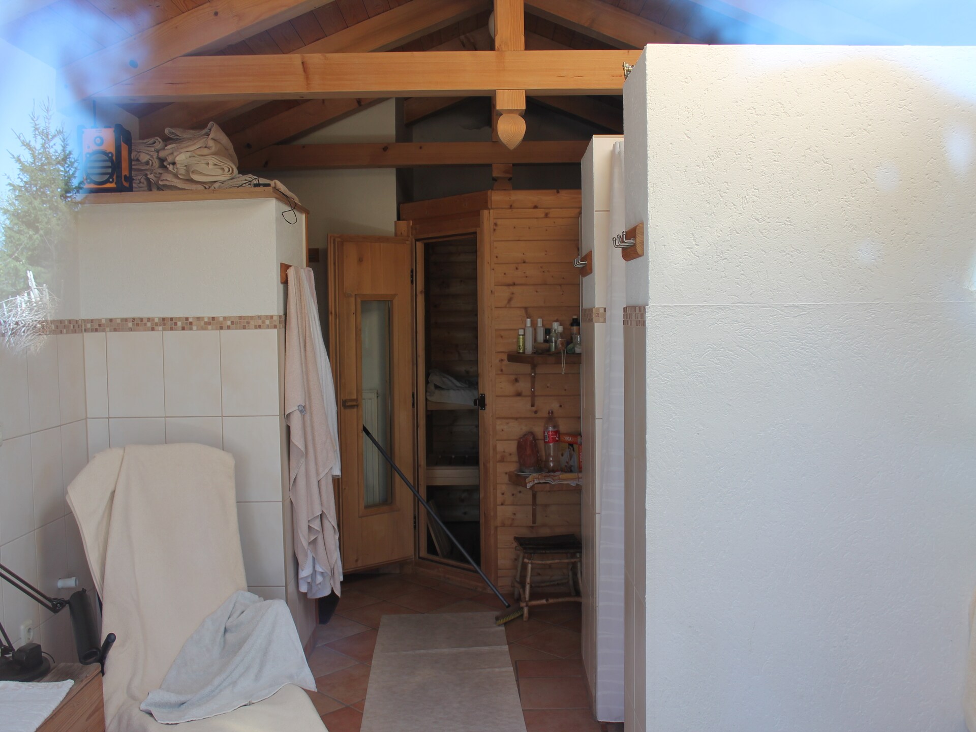 Ruim appartement met 3 slaapkamers, tuin en sauna nabij bos en golfbaan - foto 36