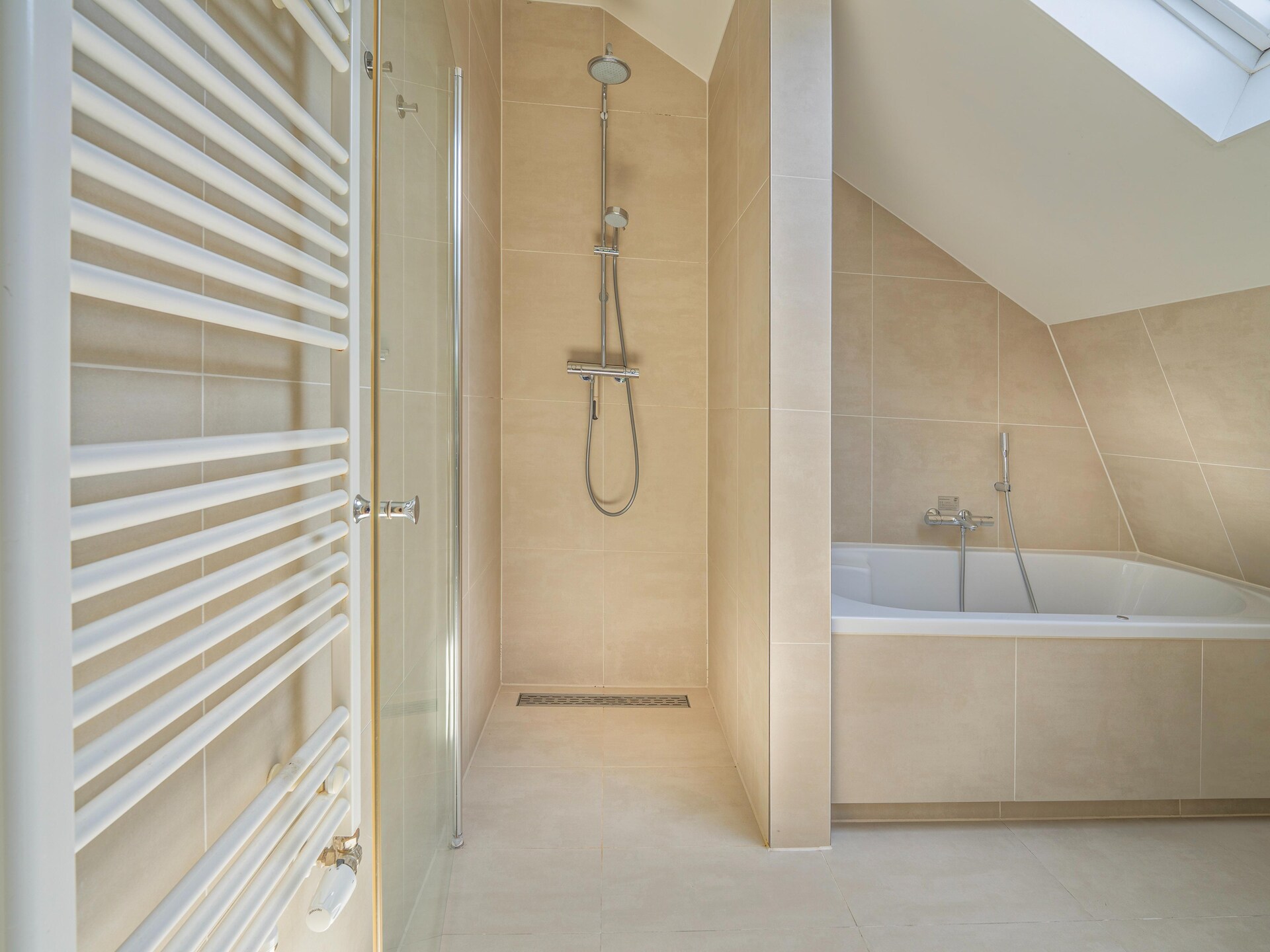 Villa Egmond: vrijstaand vakantiehuis aan de kust met open haard en bubbelbad - foto 24