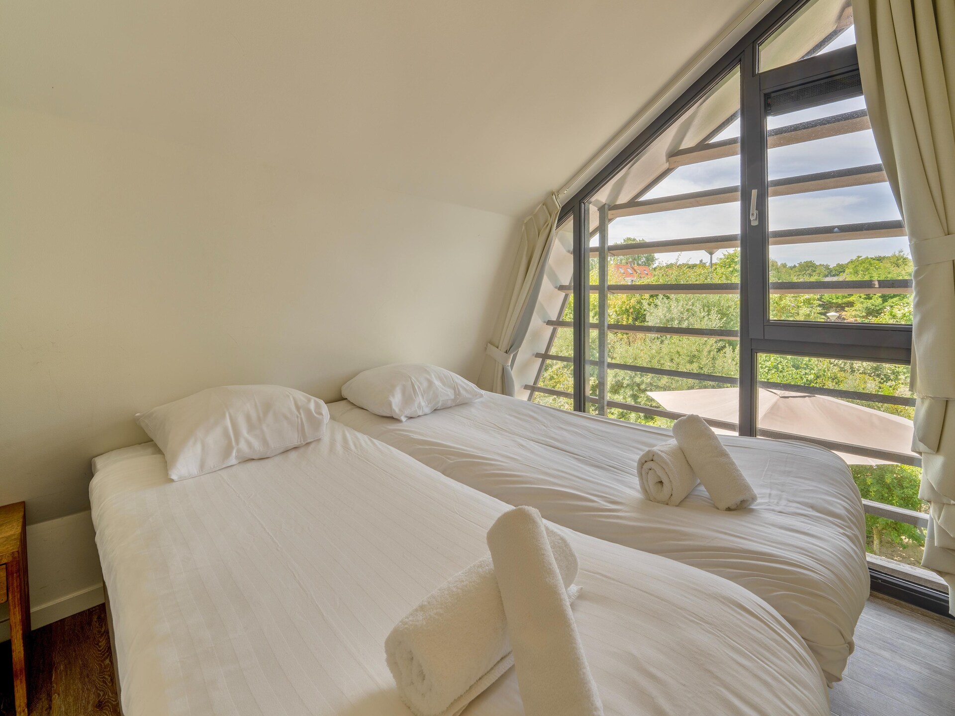 Villa Egmond: vrijstaand vakantiehuis aan de kust met open haard en bubbelbad - foto 23