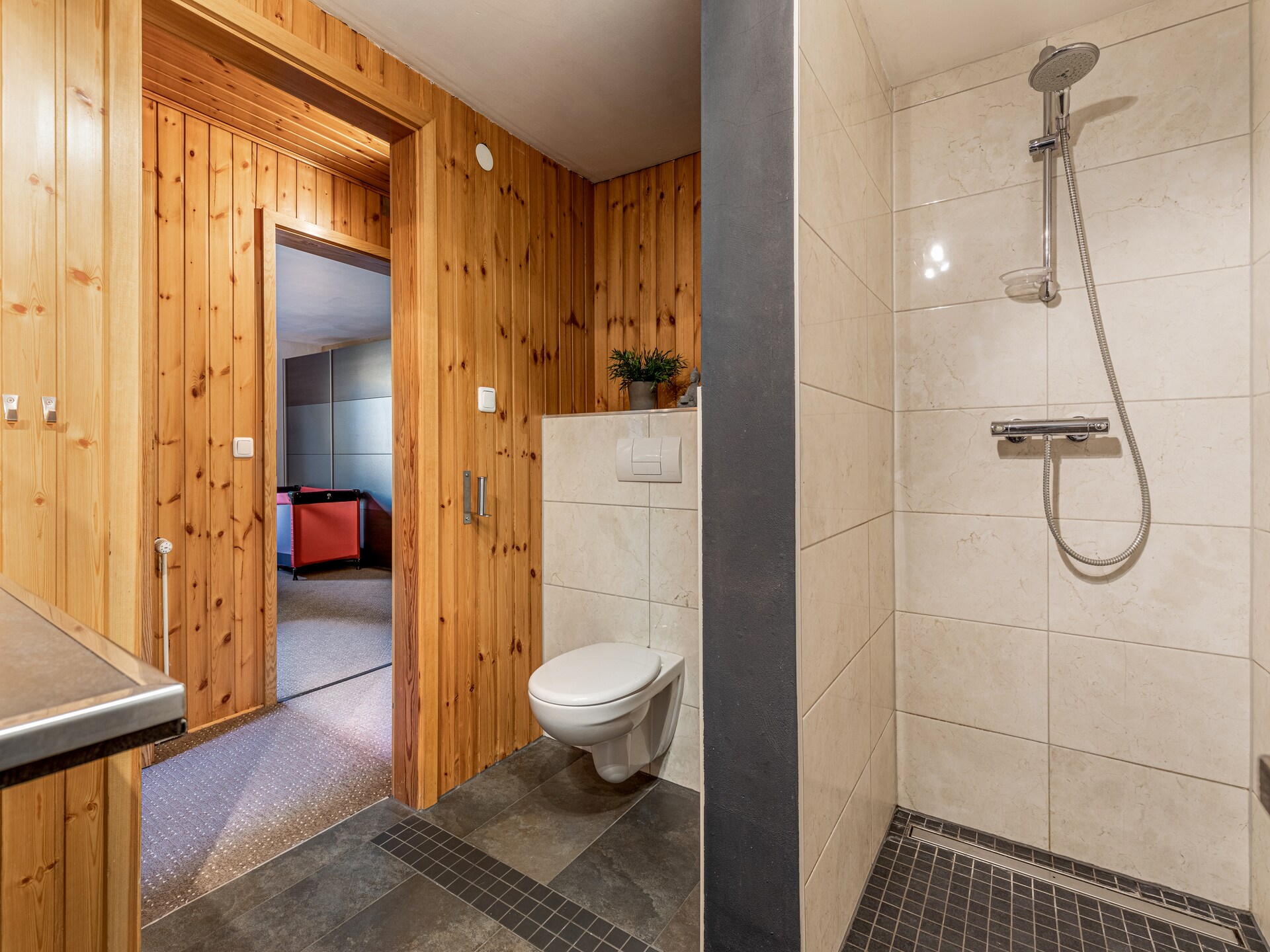 Ruim appartement Betty bij strand, grote tuin & golfbaan nabij Heiligendamm - foto 18