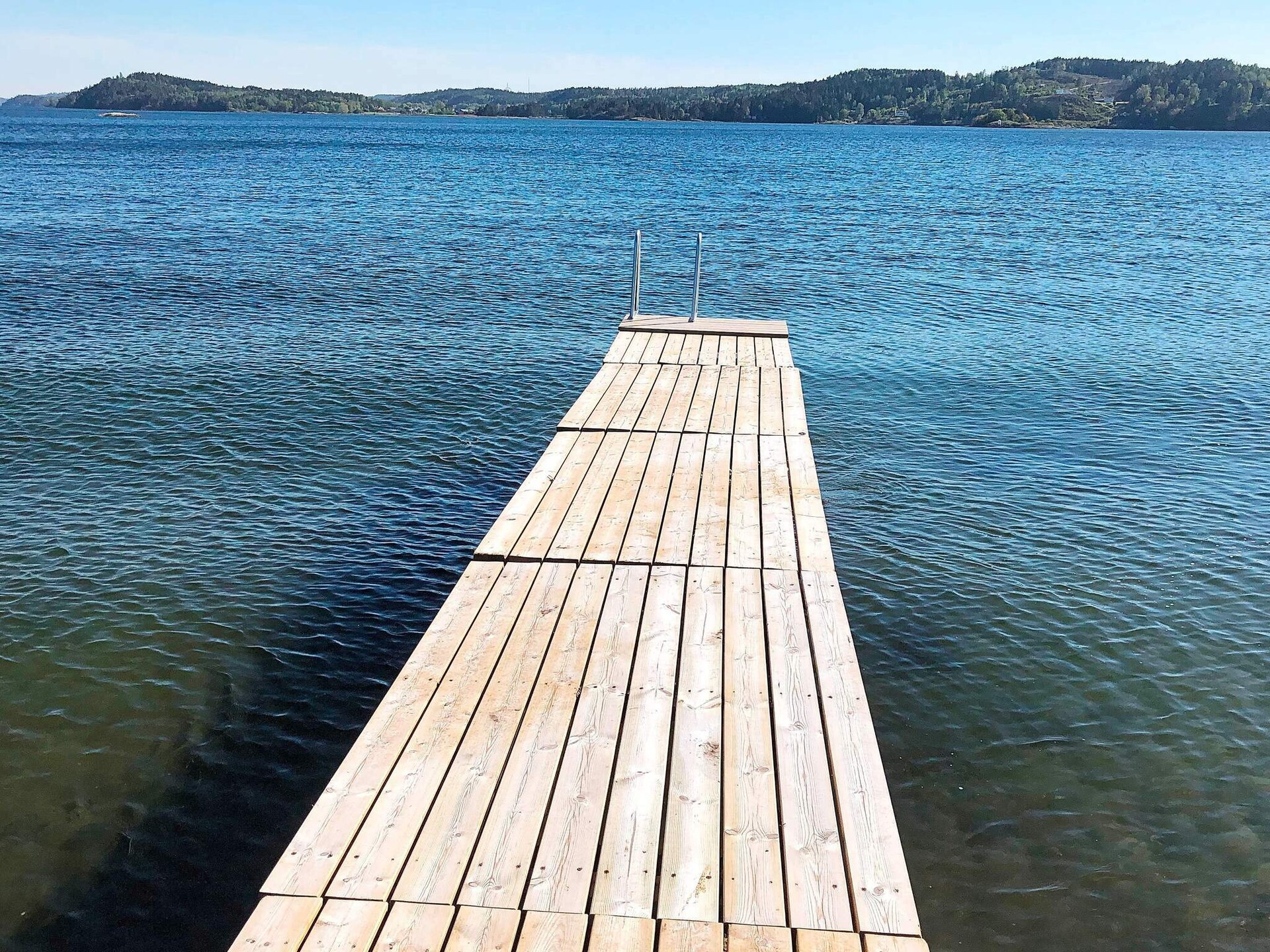 Ruim vakantiehuis direct aan zee met eigen steiger in Ljungskile - foto 8