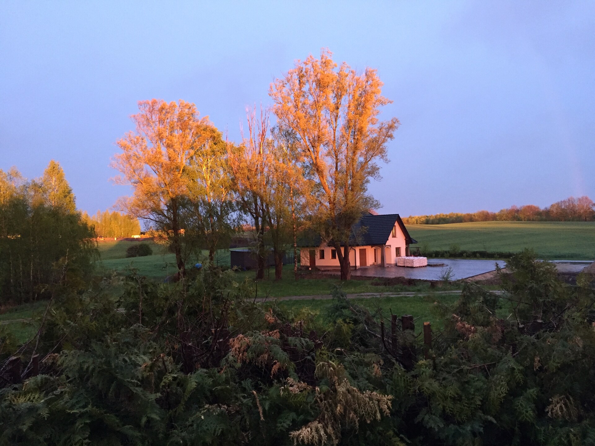 Bosrijk vakantiehuis met sauna en uitzicht op het meer in Łyśniewo Sierakowickie - foto 28