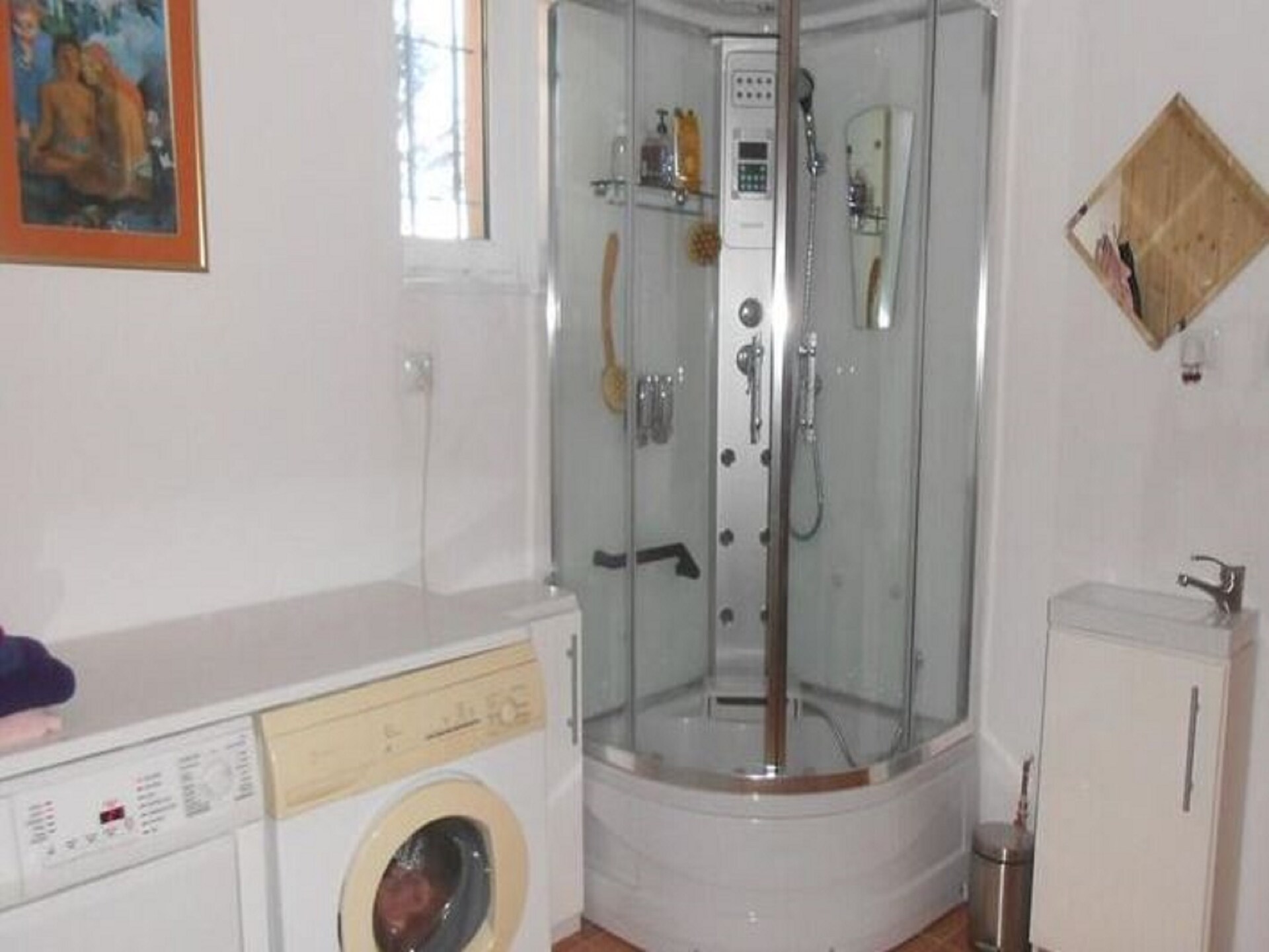 Bosrijk vakantiehuis met sauna en uitzicht op het meer in Łyśniewo Sierakowickie - foto 17