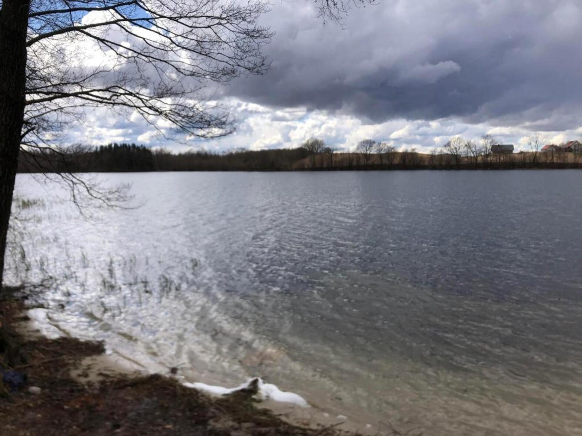 Bosrijk vakantiehuis met sauna en uitzicht op het meer in Łyśniewo Sierakowickie - foto 33
