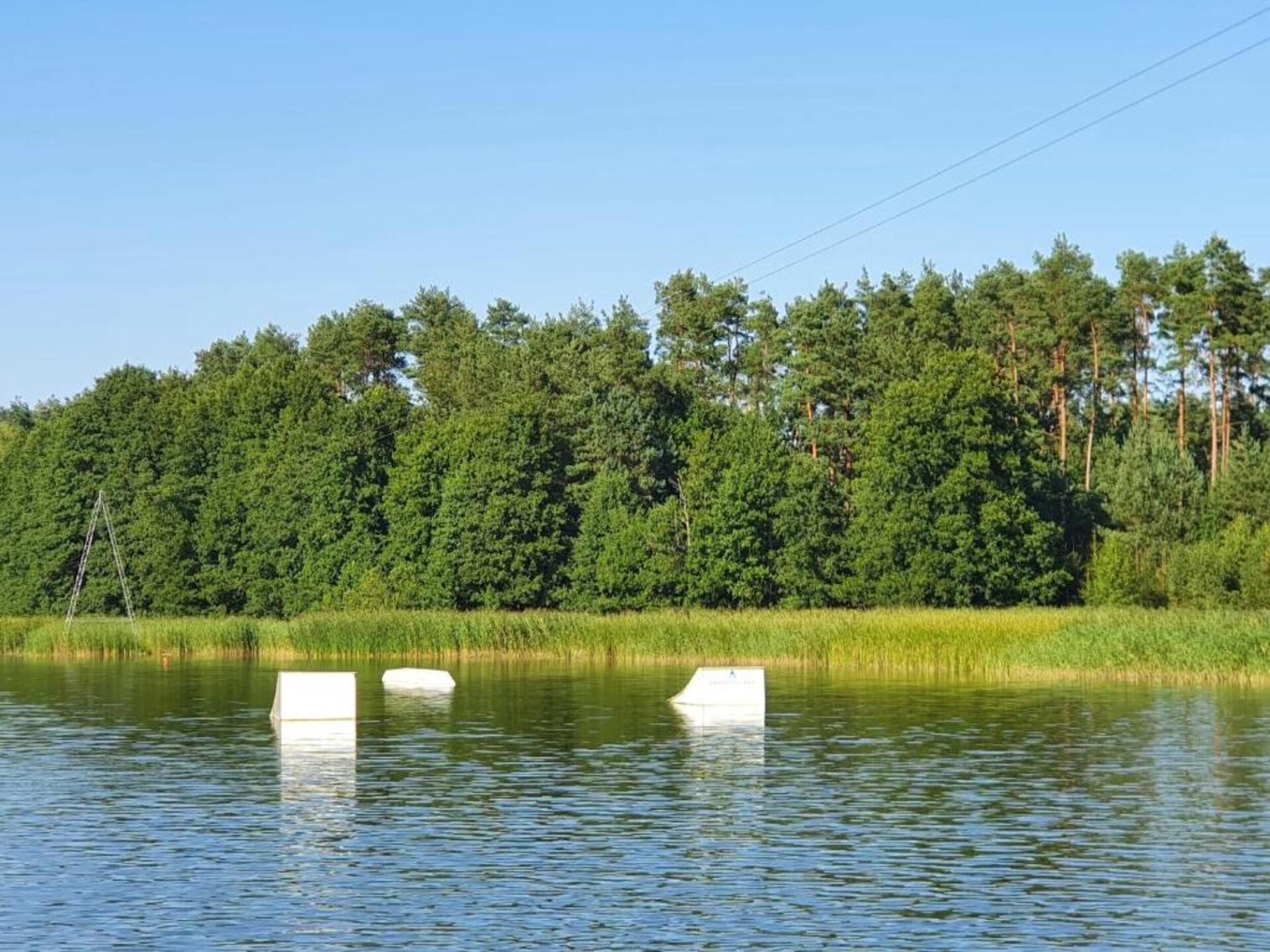 Bosrijk vakantiehuis met sauna en uitzicht op het meer in Łyśniewo Sierakowickie - foto 35