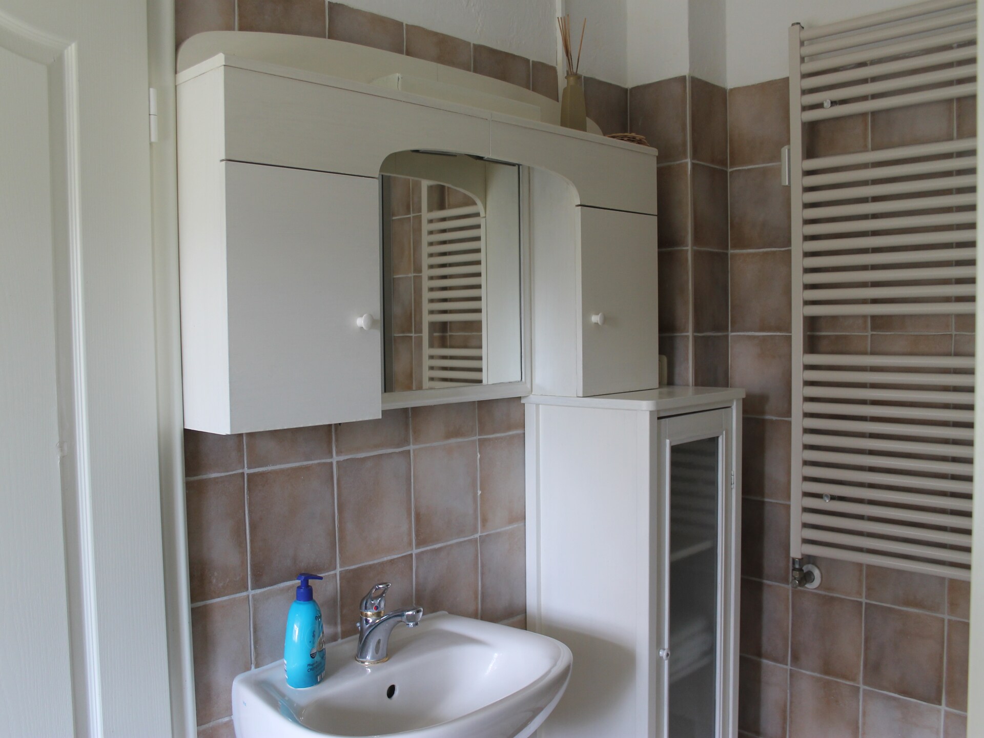 Knus appartement in Reddelich met tuin, BBQ & Wi-Fi, 9 km van strand - foto 15