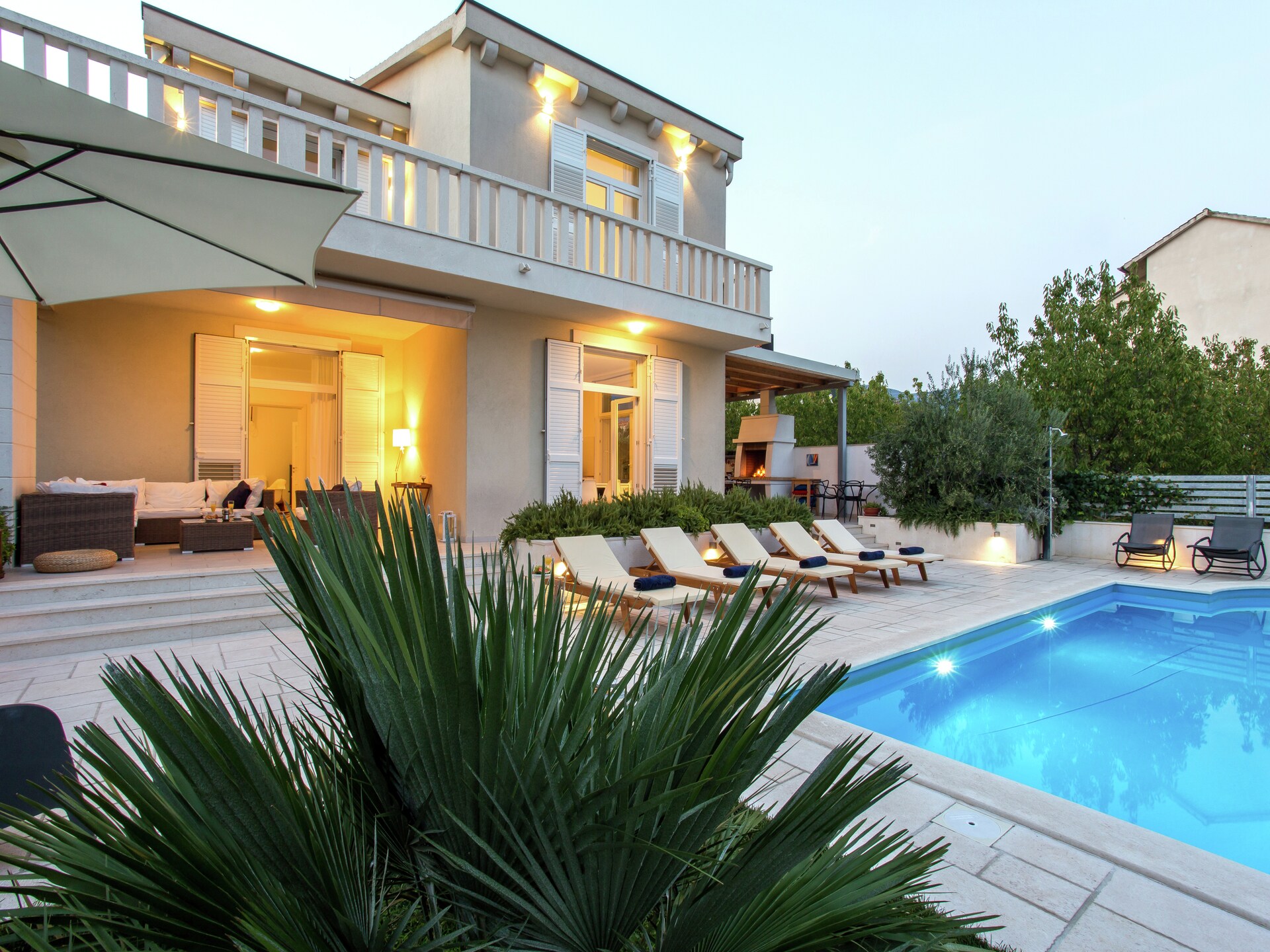 Aan zee: Ruime villa met privézwembad in Kaštel Štafilić - foto 6