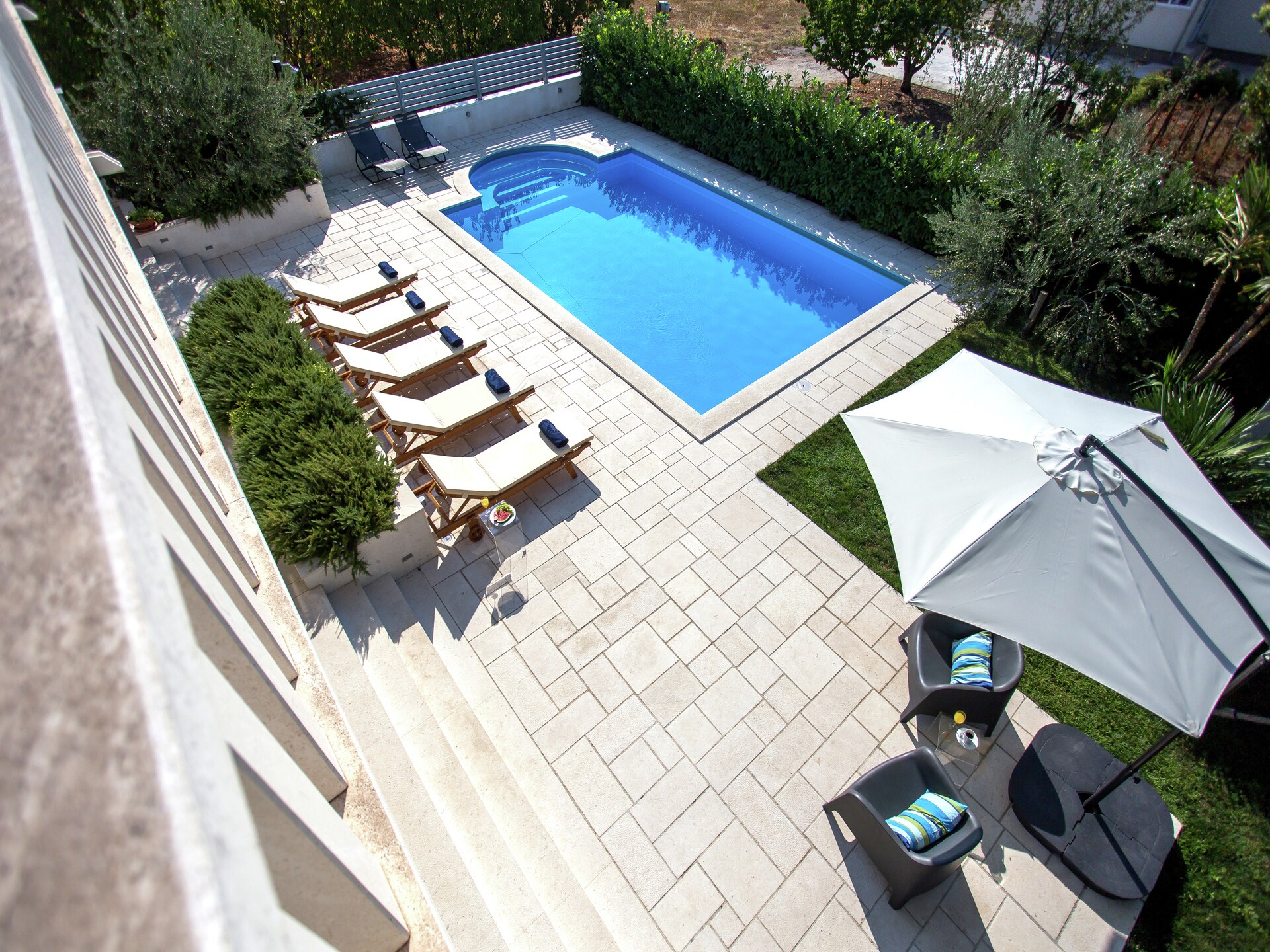 Aan zee: Ruime villa met privézwembad in Kaštel Štafilić - foto 30