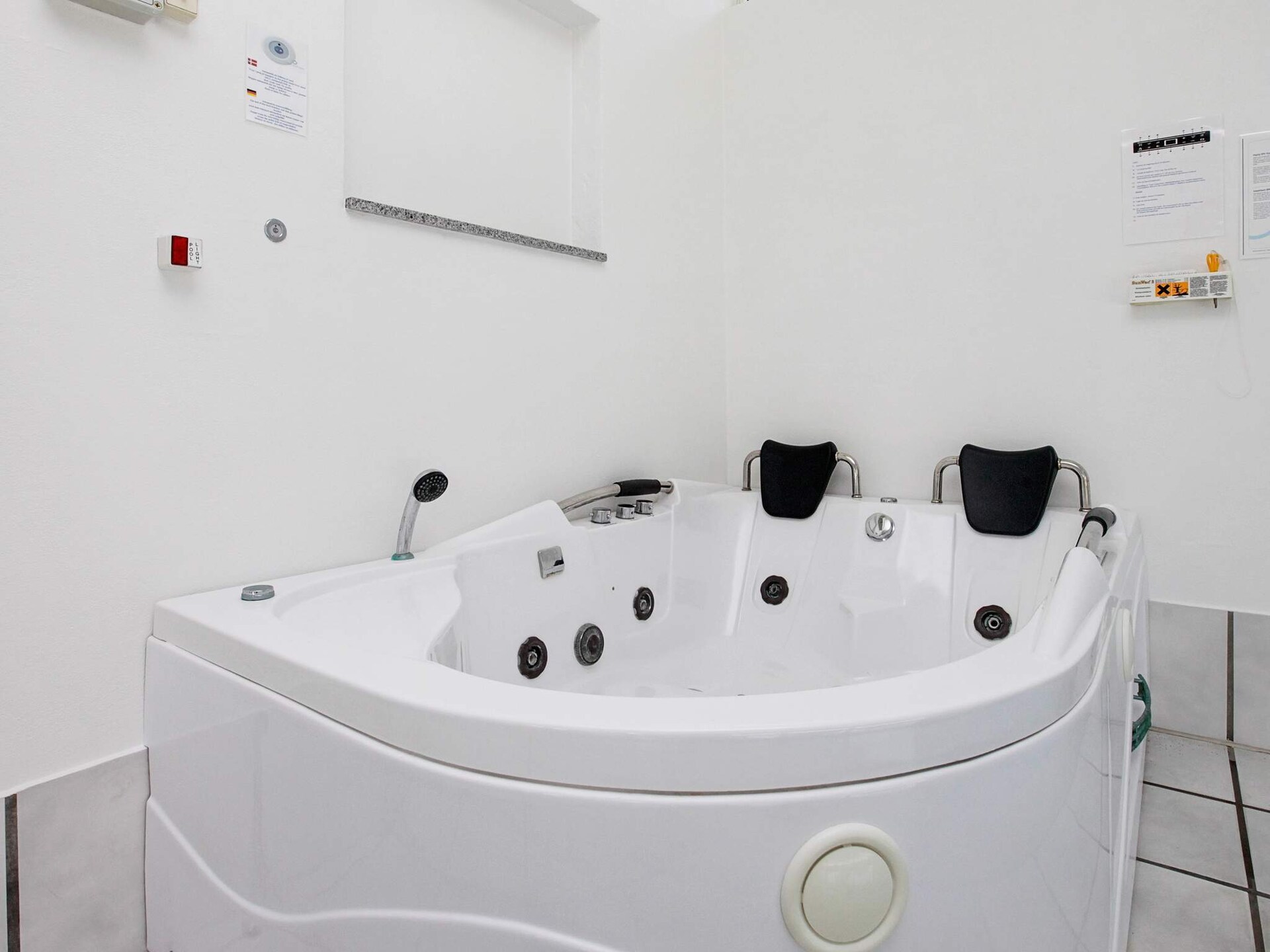 Ruim vakantiehuis met privézwembad, sauna en whirlpool op 600m van het strand - foto 26