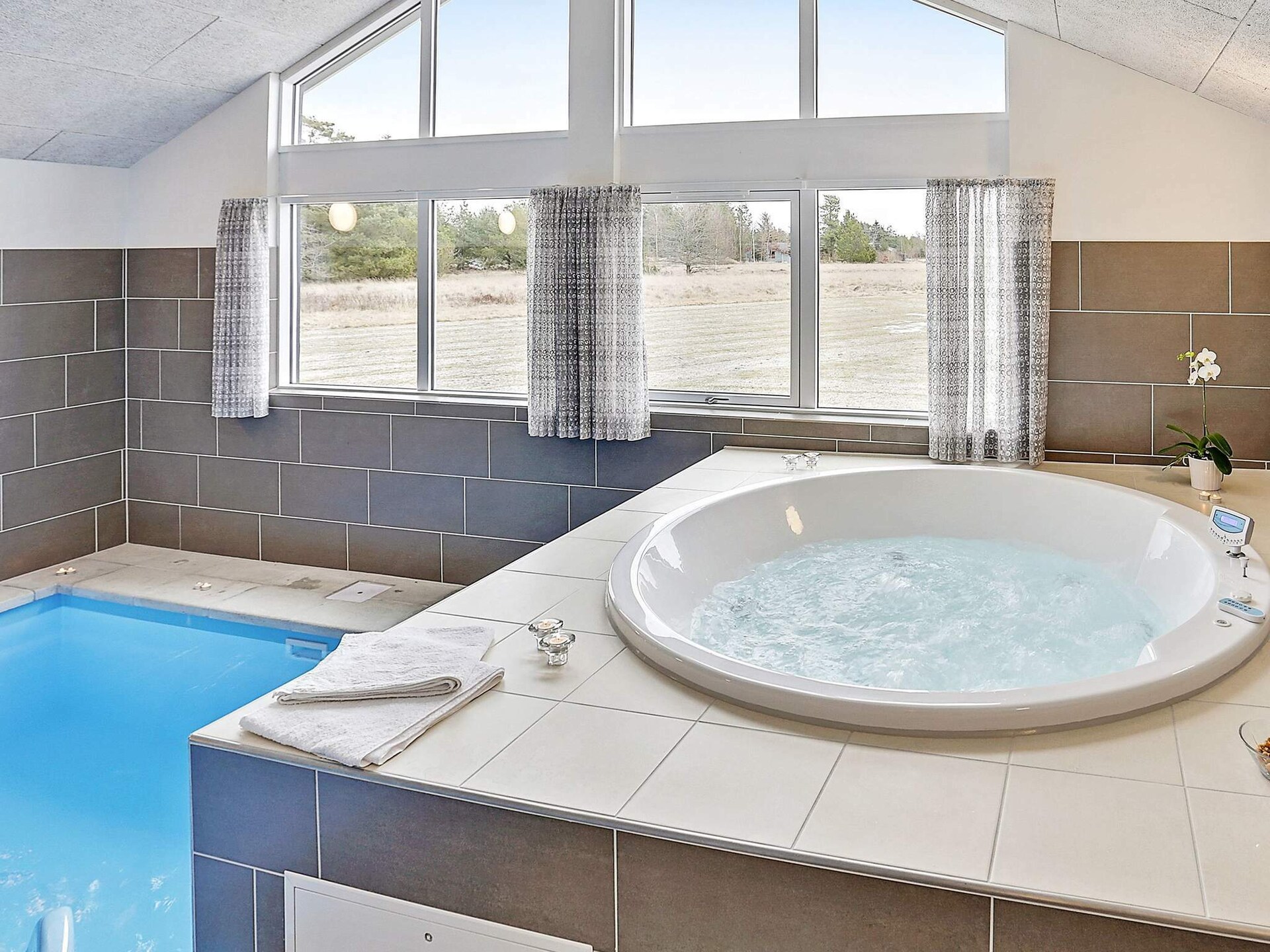 Groots vakantiehuis met zwembad, sauna en activiteitenruimte op 300m van zee in Ålbæk - foto 13