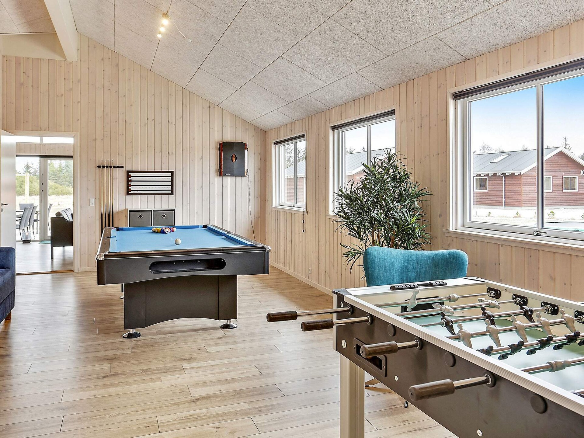 Groots vakantiehuis met zwembad, sauna en activiteitenruimte op 300m van zee in Ålbæk - foto 38