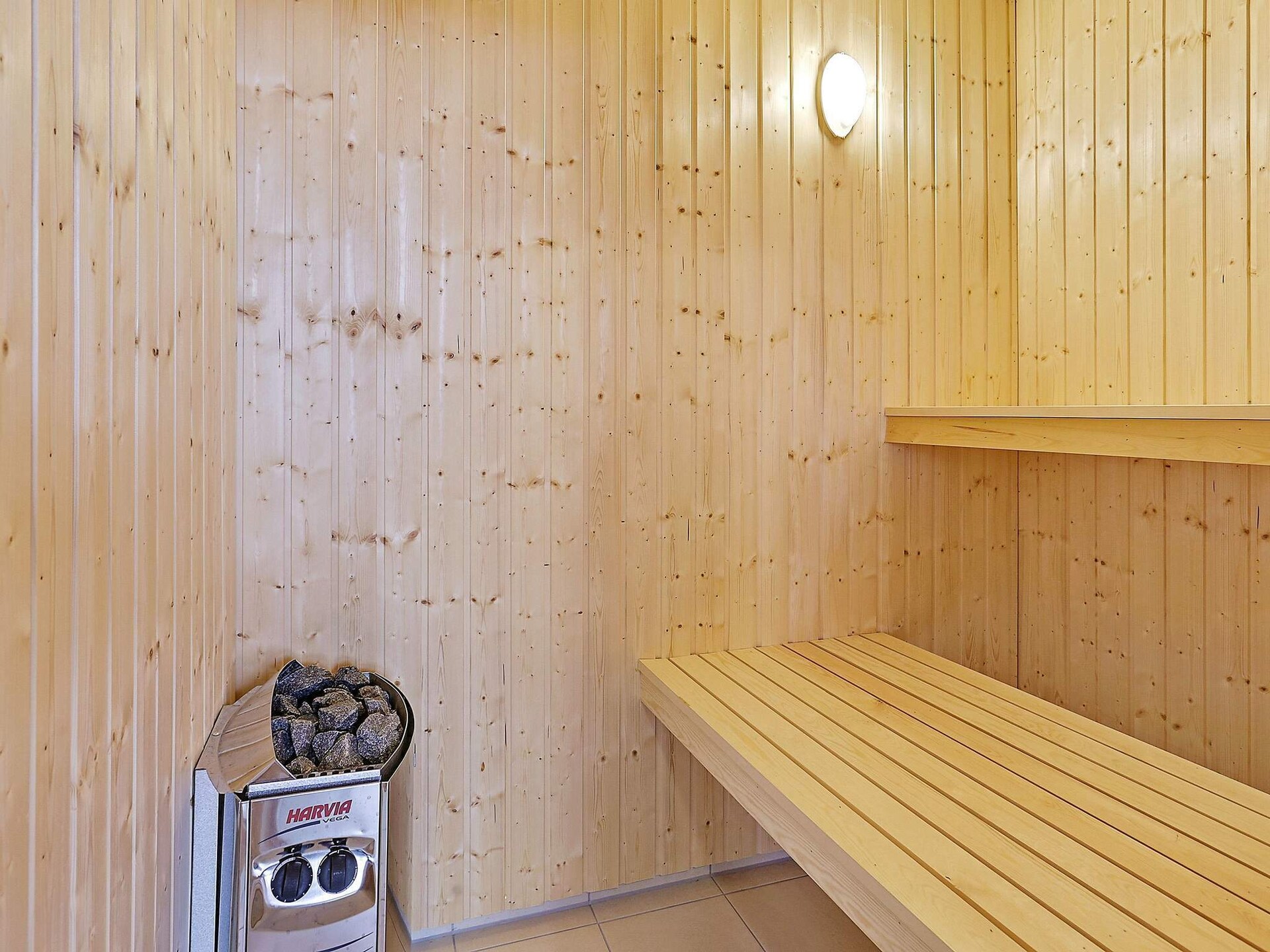 Groots vakantiehuis met zwembad, sauna en activiteitenruimte op 300m van zee in Ålbæk - foto 43